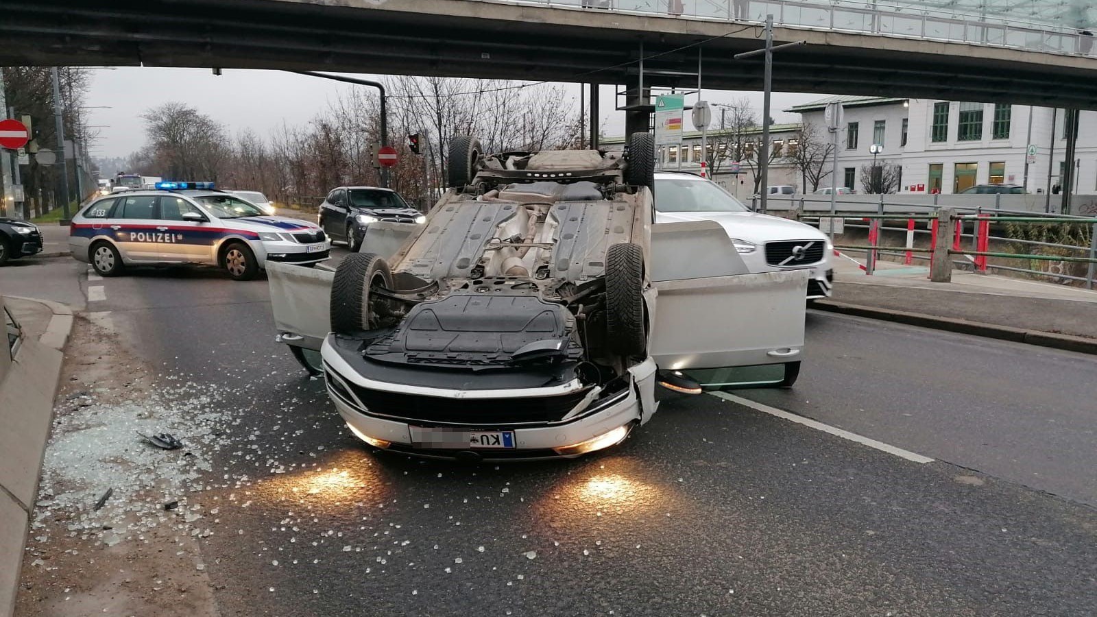 Heute.at - Mann stirbt nach Crash in Wien! Polizei bittet um Hilfe