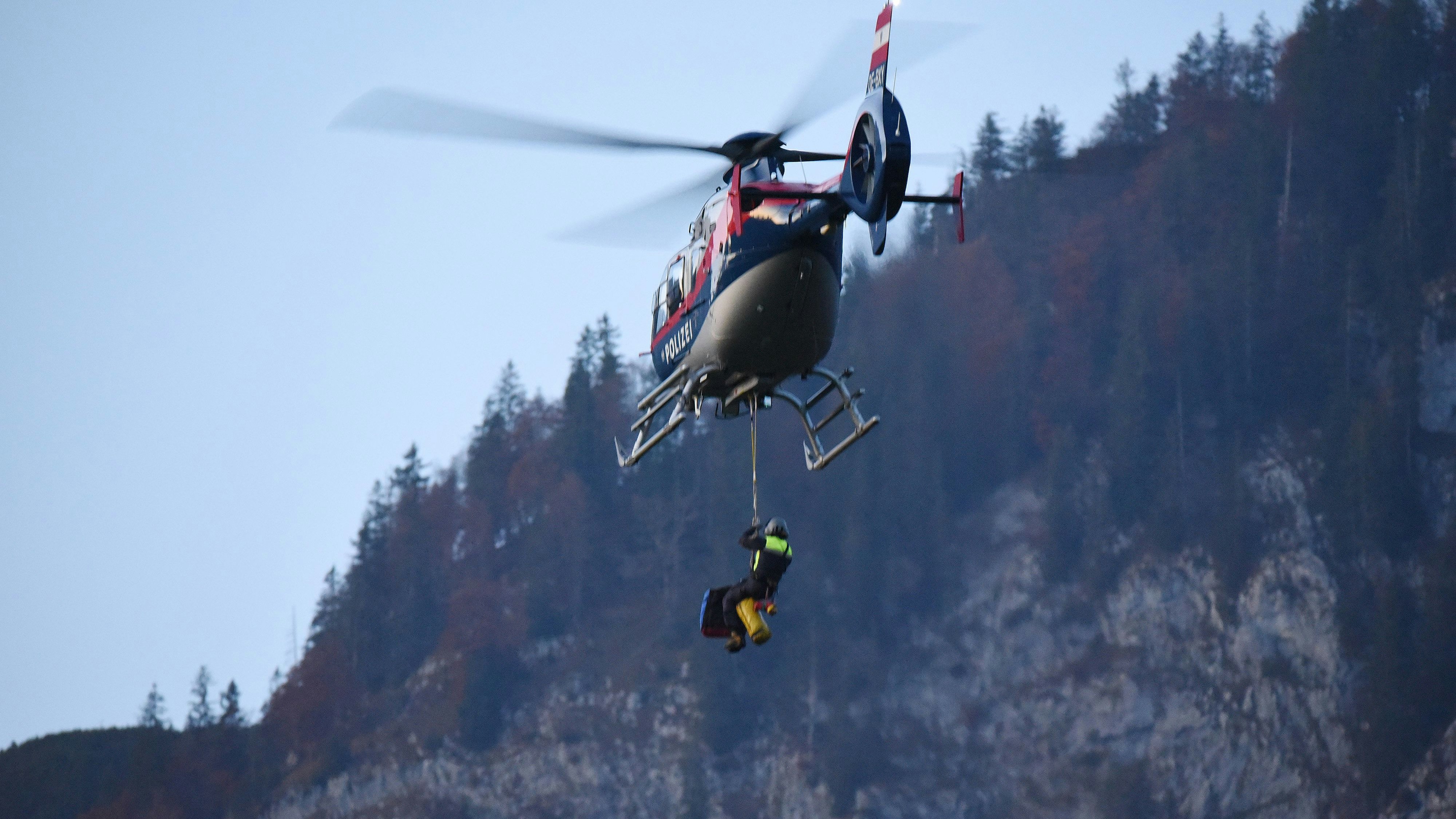 Heute.at - Bergsteiger-Paar steckt auf 2.100 Metern in Alpen fest