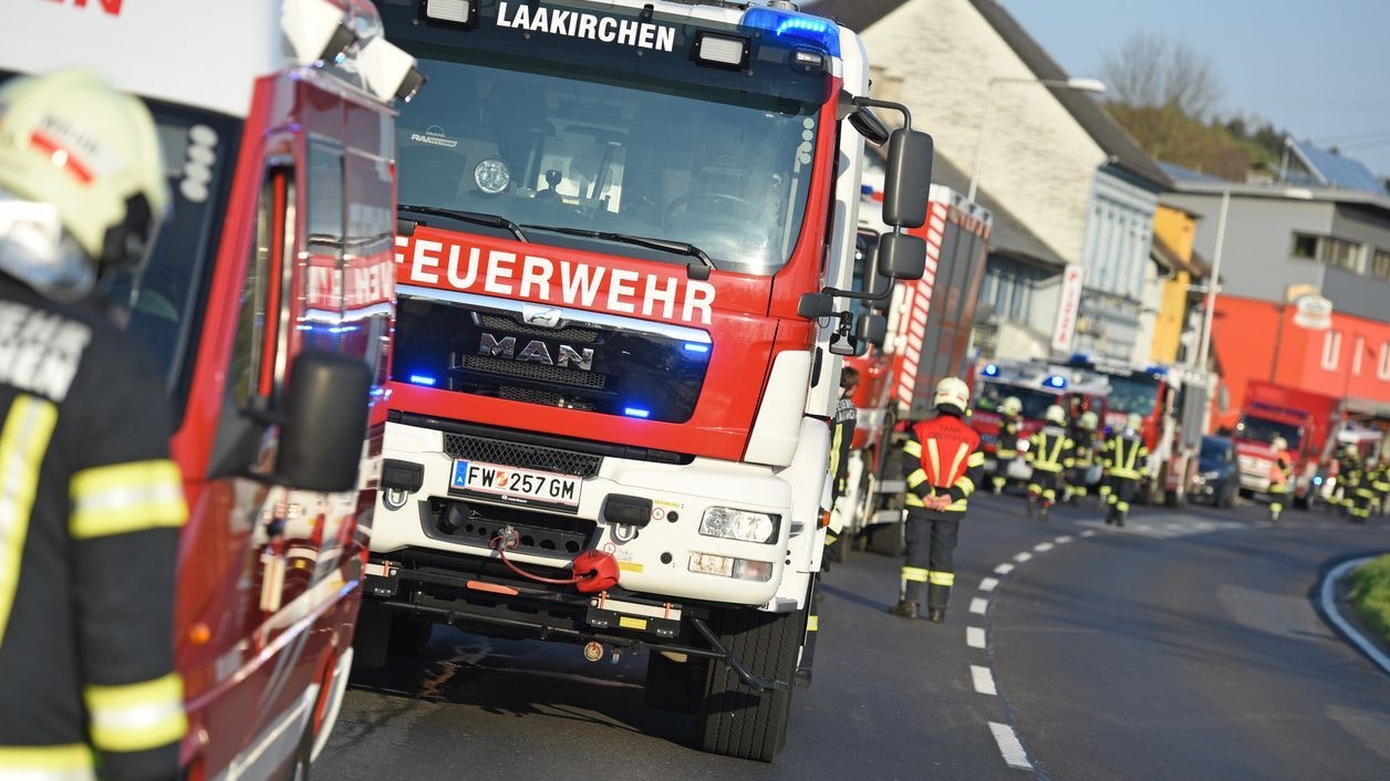 Heute.at - Lenker rettet sich in letzter Sekunde aus Feuer-Lkw