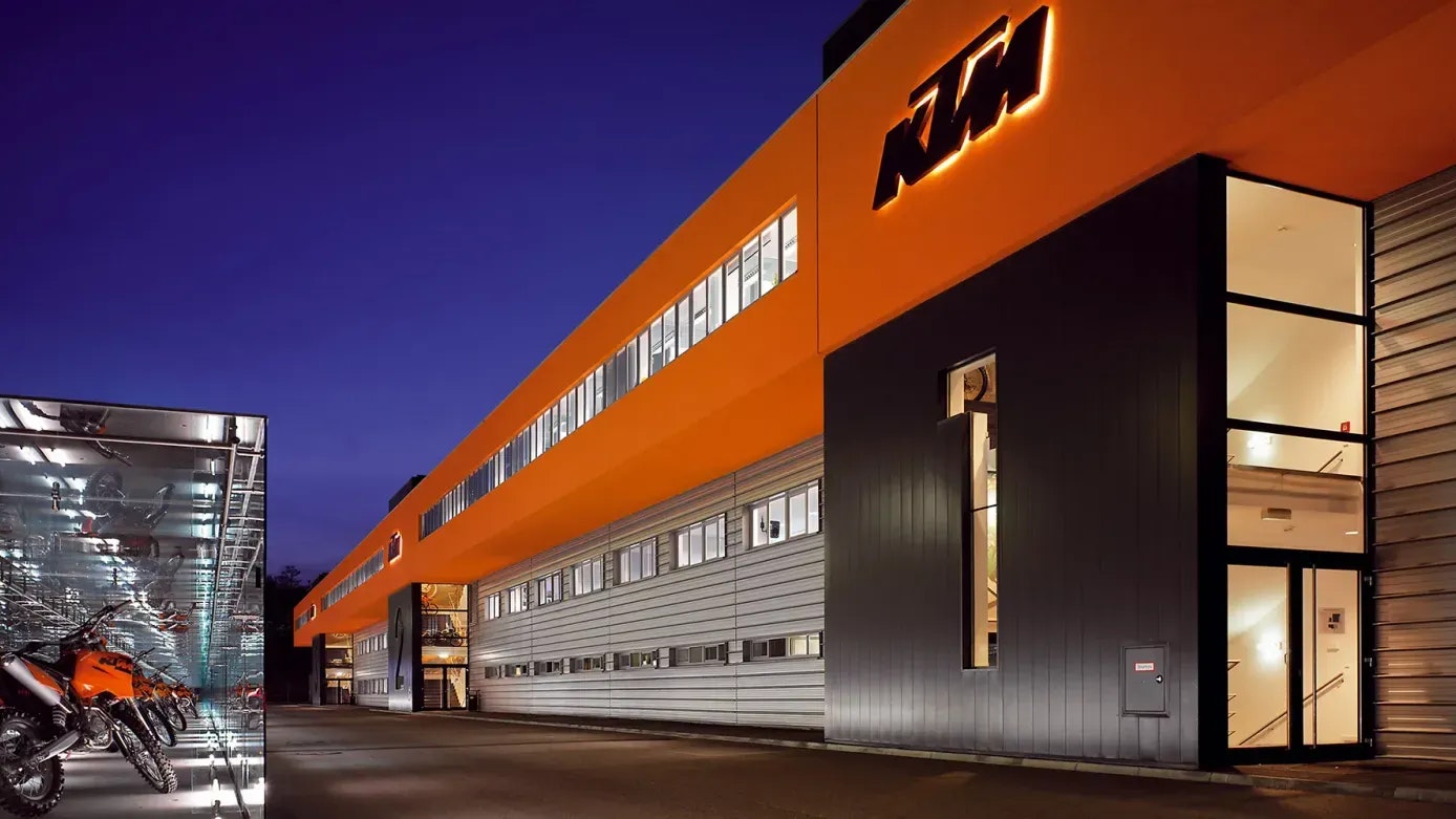 Der prestigeträchtige Motorradhersteller KTM steckt in argen Turbulenzen. Nun wird Insolvenz angemeldet.