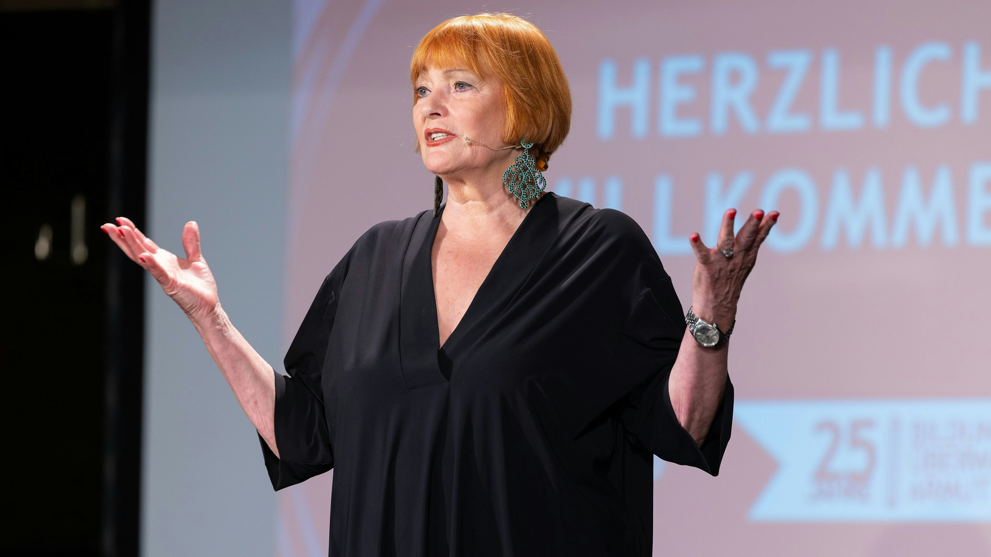 Heute.at - ÖBB-Stimme Chris Lohner wehrt sich gegen Fake-Werbung