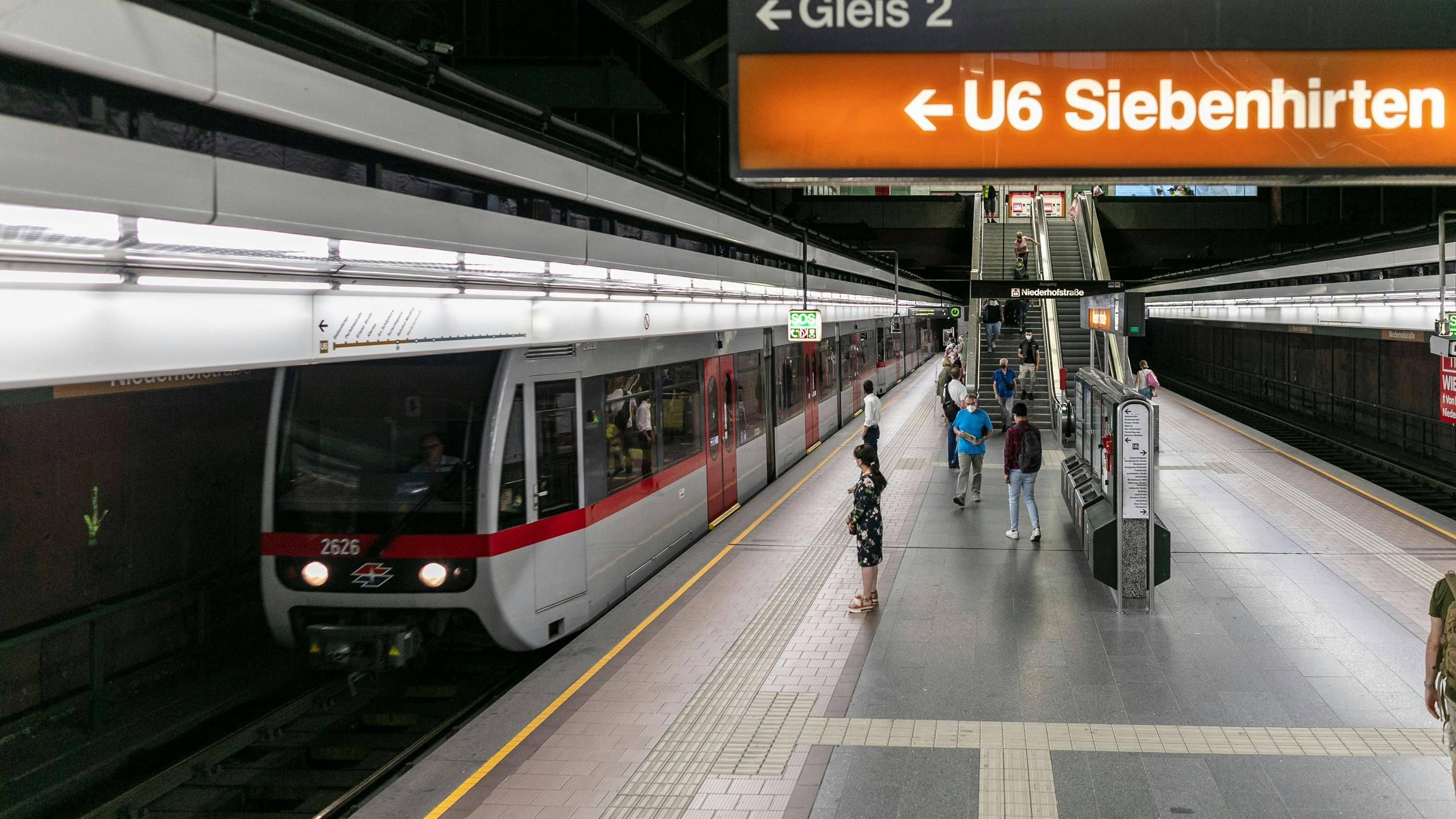 Heute.at - U6 ausgebremst – Oberleitung und Zug beschädigt
