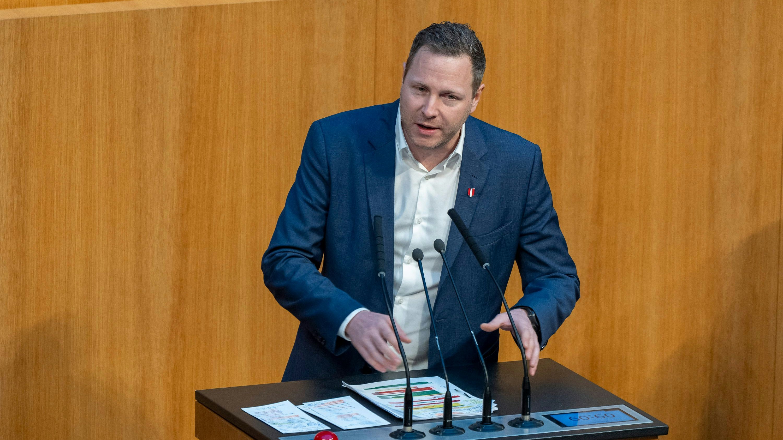 FPÖ-Generalsekretär Michael Schnedlitz bezeichnet die Reise des Innenministers als "billige Showpolitik".