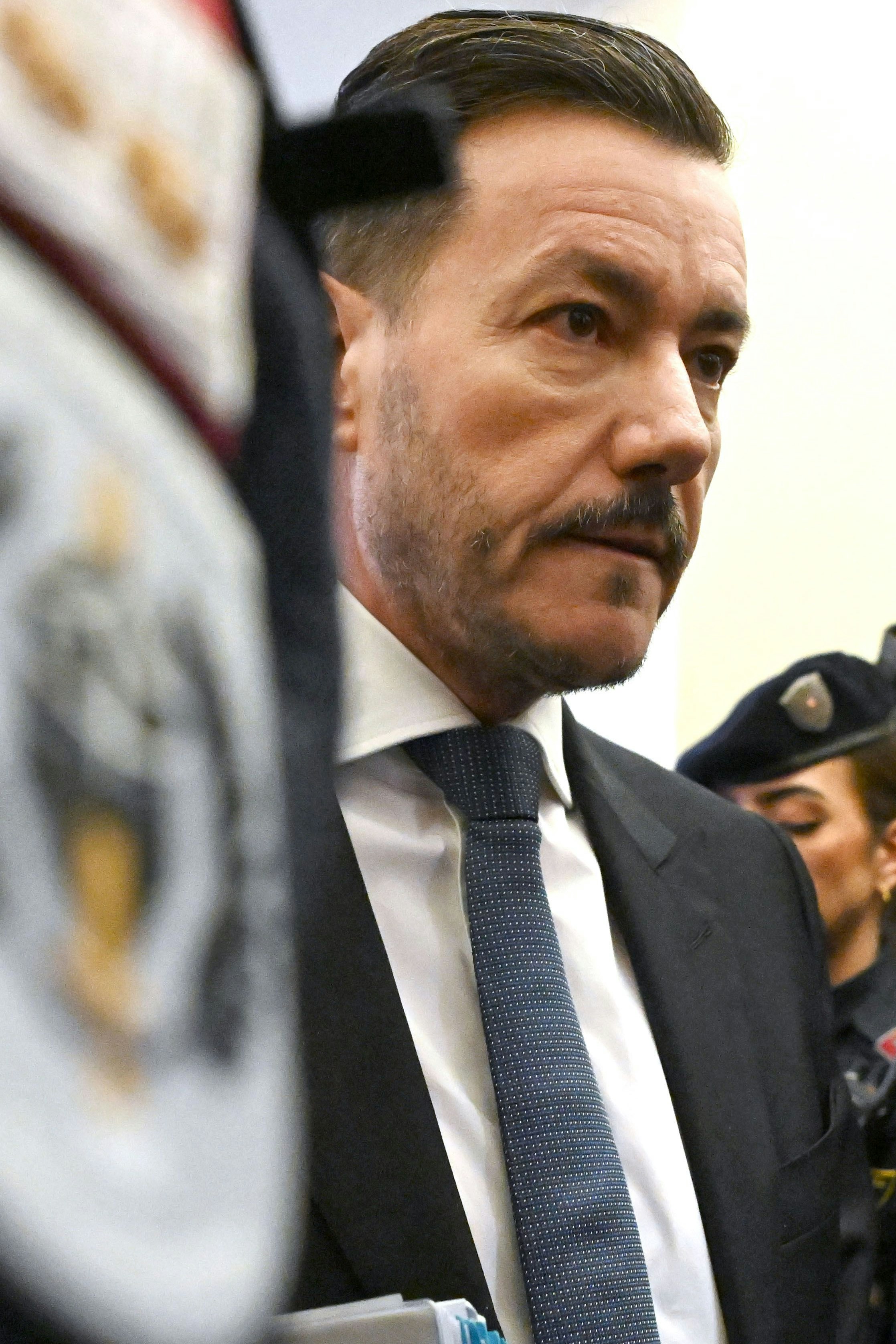René Benko am 15. Oktober kurz vor der Urteilsverkündung am Landesgericht Innsbruck: Um die Frage, wo sich der Signa-Gründer seither aufhält, macht die Justiz ein Geheimnis