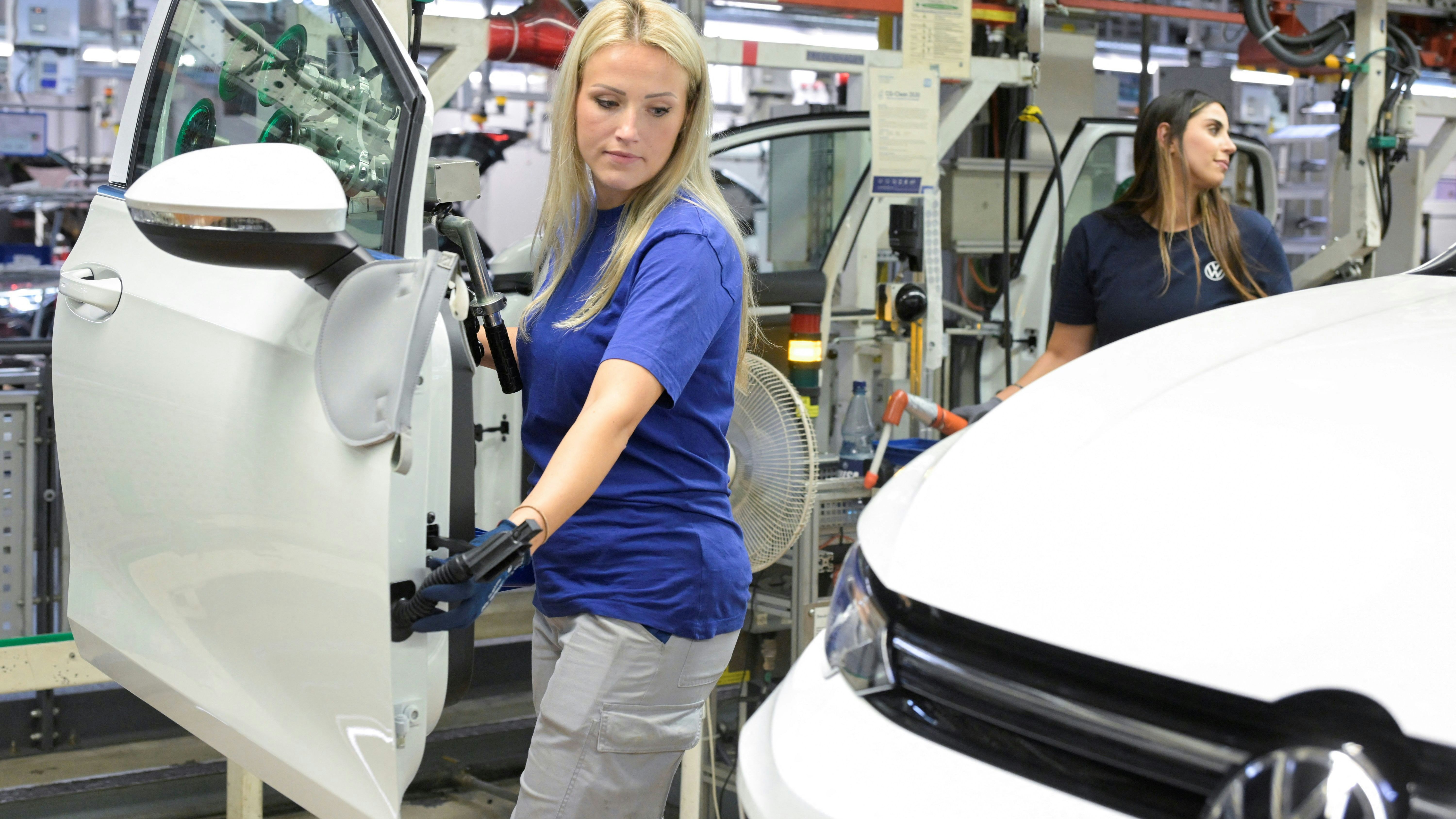 Heute.at - Produktions-Stopp bei VW – Tausenden droht Kurzarbeit