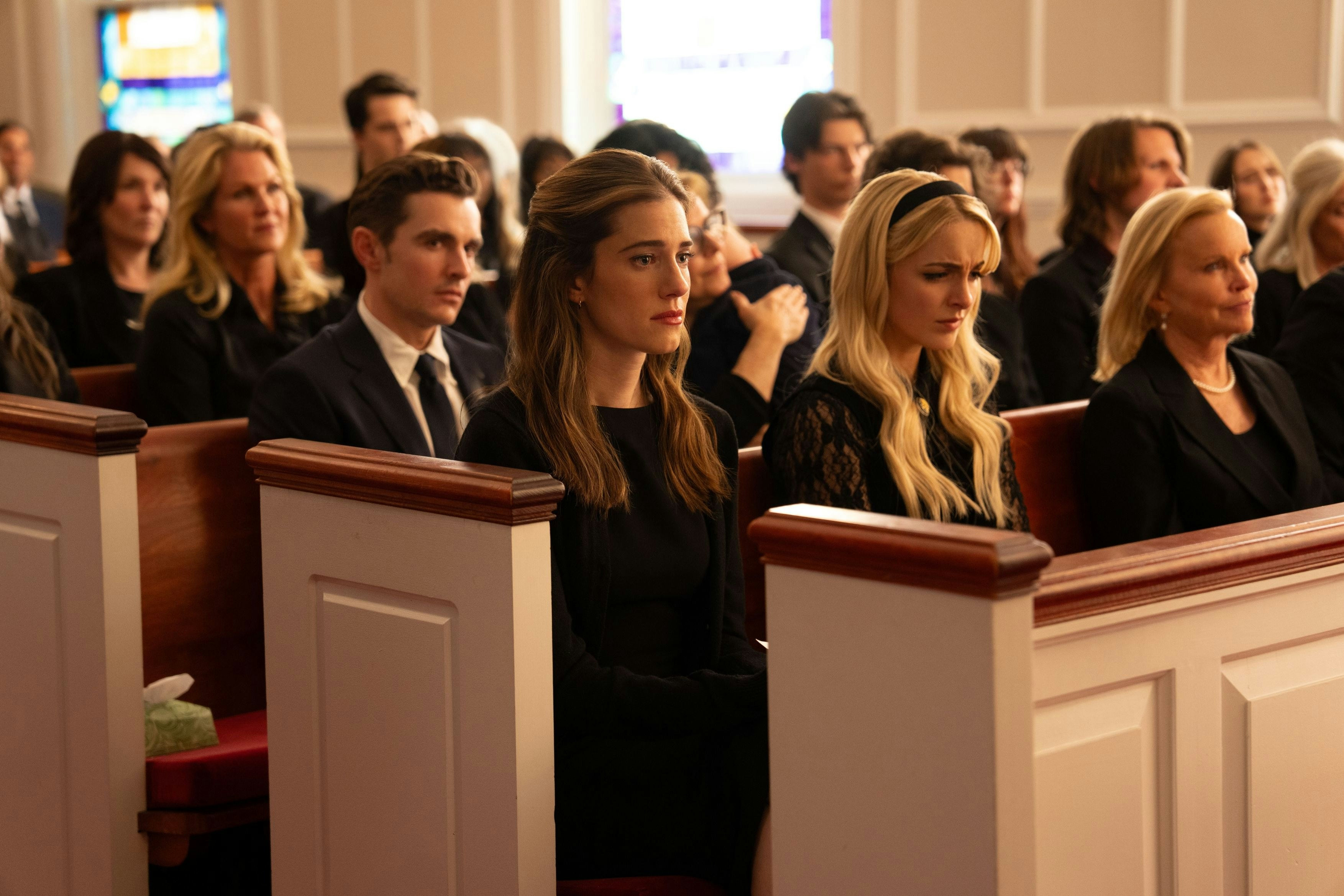 "All das Ungesagte zwischen uns – Regretting You": Mutter Morgan (Allison Williams, l.) und Tochter Clara (Mckenna Grace) haben manches Binkerl zu tragen