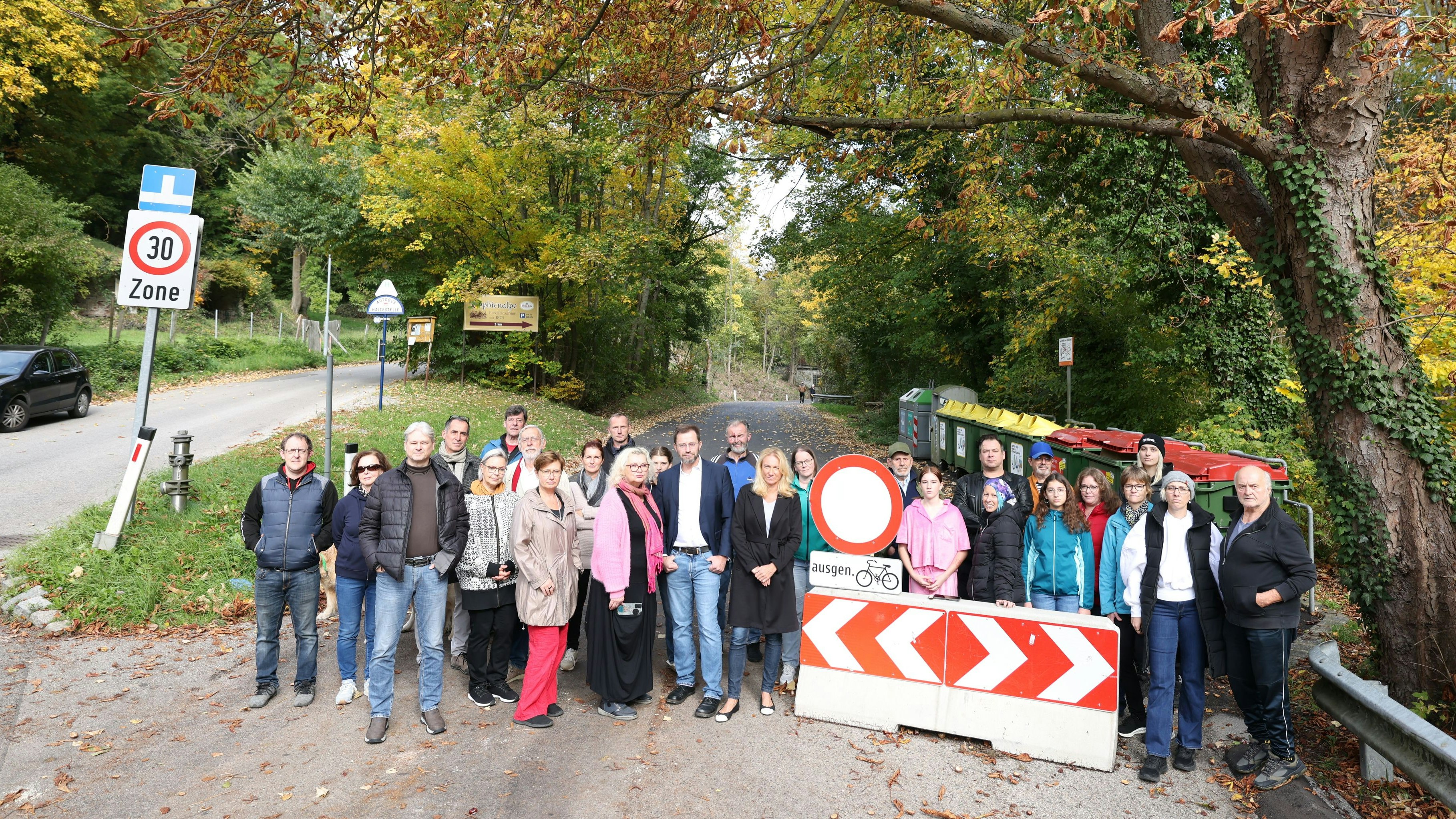 Heute.at - Anrainer-Protest gegen geschlossene Sophienalpenstraße