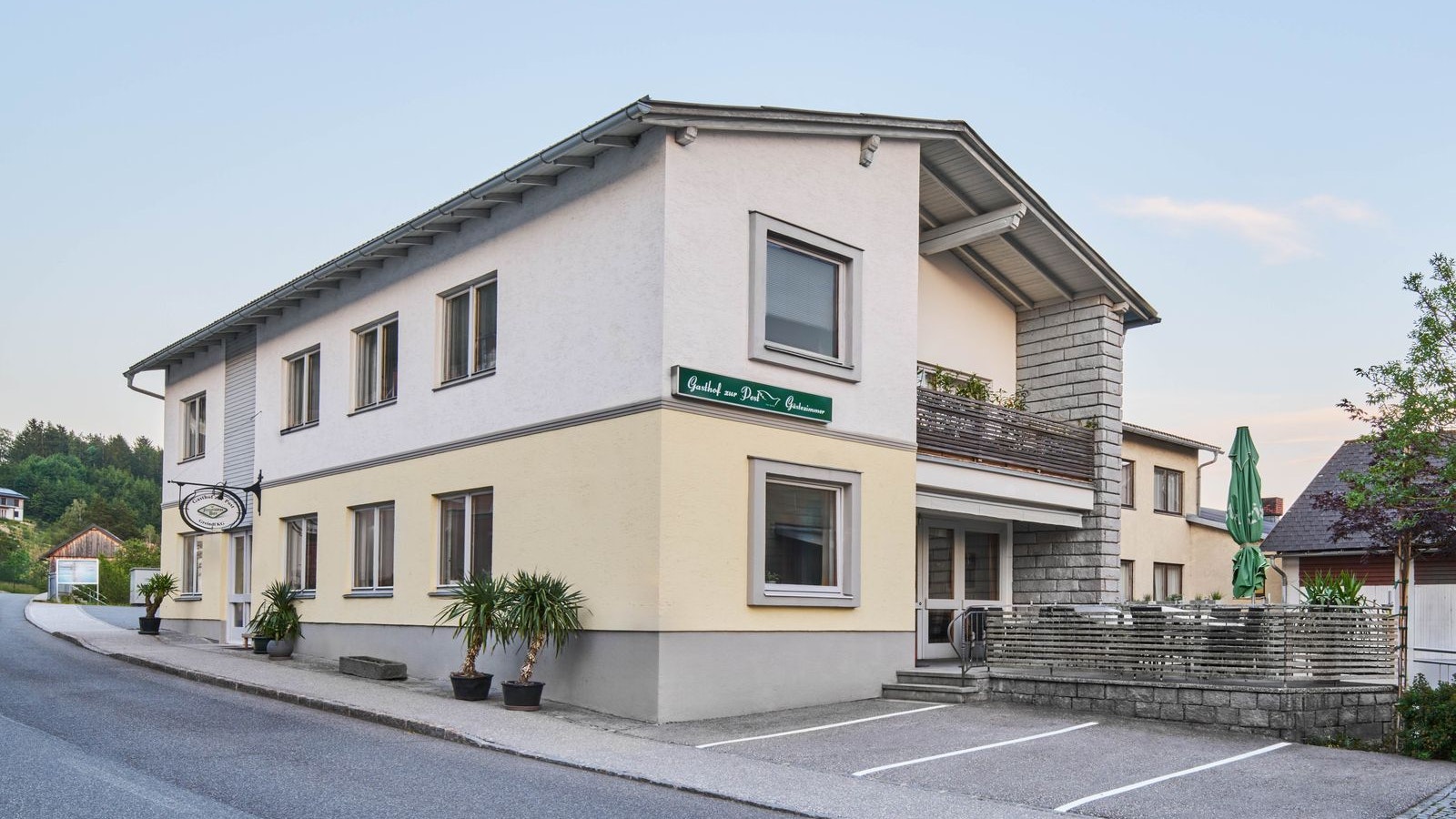 So sah der Gasthof vor der Sanierung – im Juni 2022 – noch aus.