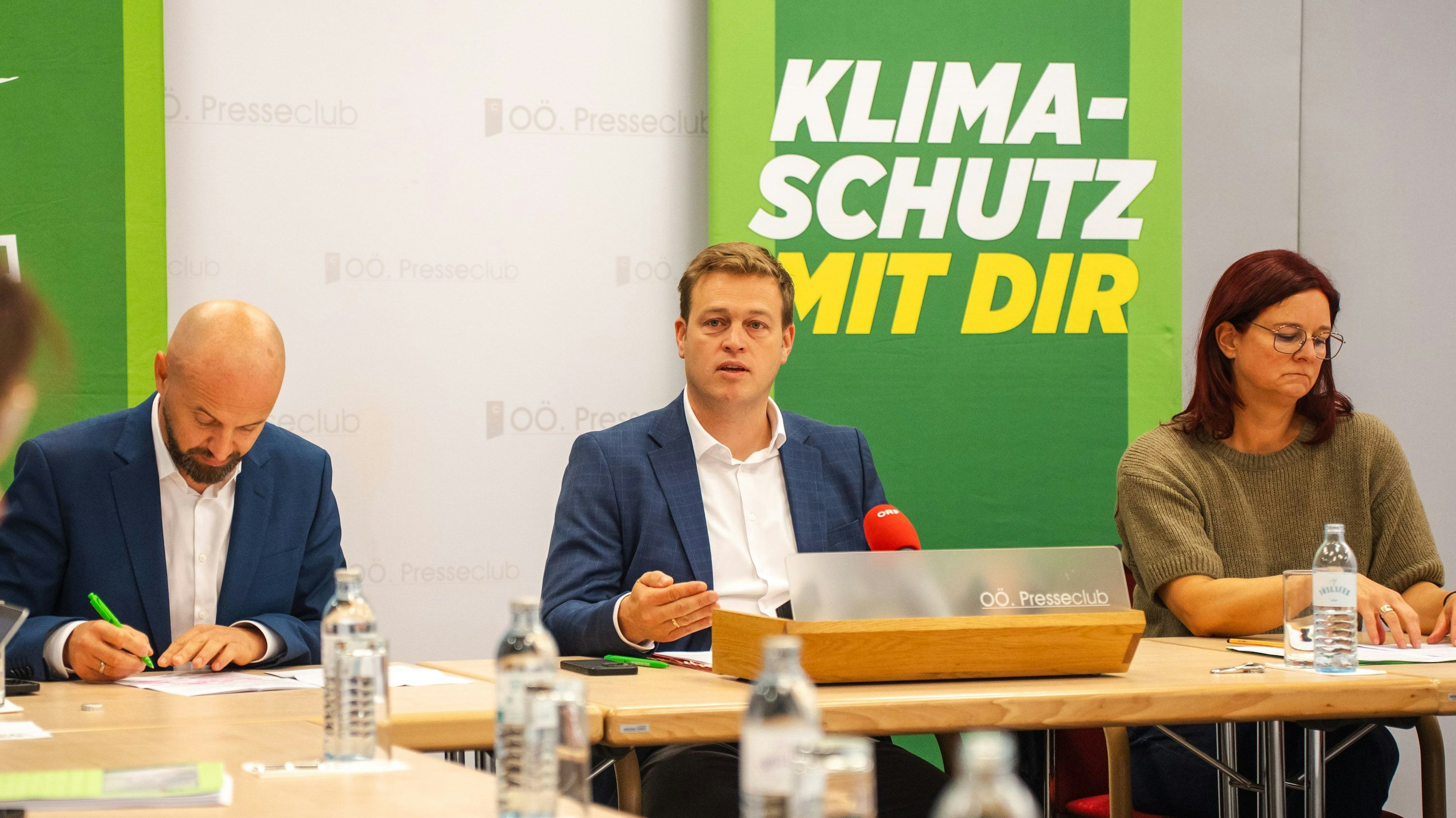 Ziehen eine vernichtende Bilanz: Klubobmann Severin Mayr, Landessprecher Stefan Kaineder und Landesgeschäftsführerin Ursula Roschger.