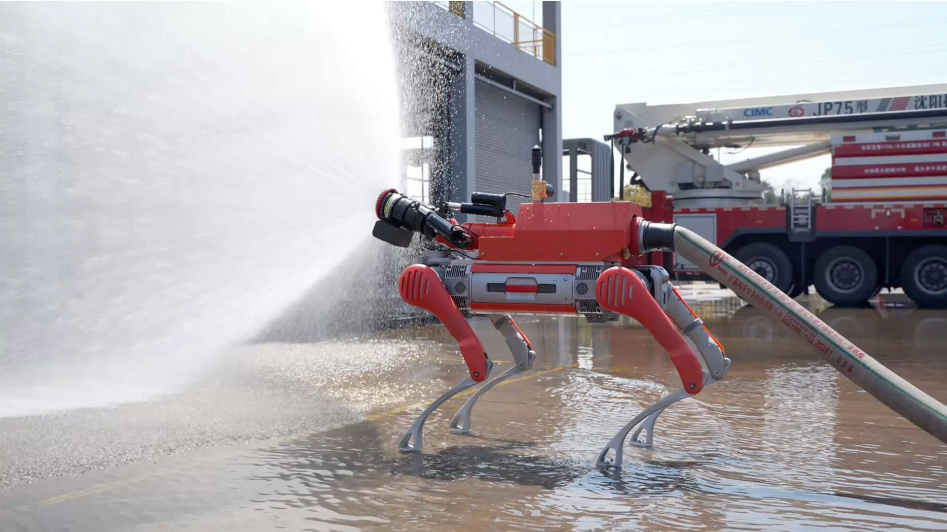 Heute.at - Feuerwehr-Robodog soll Brandbekämpfung revolutionieren