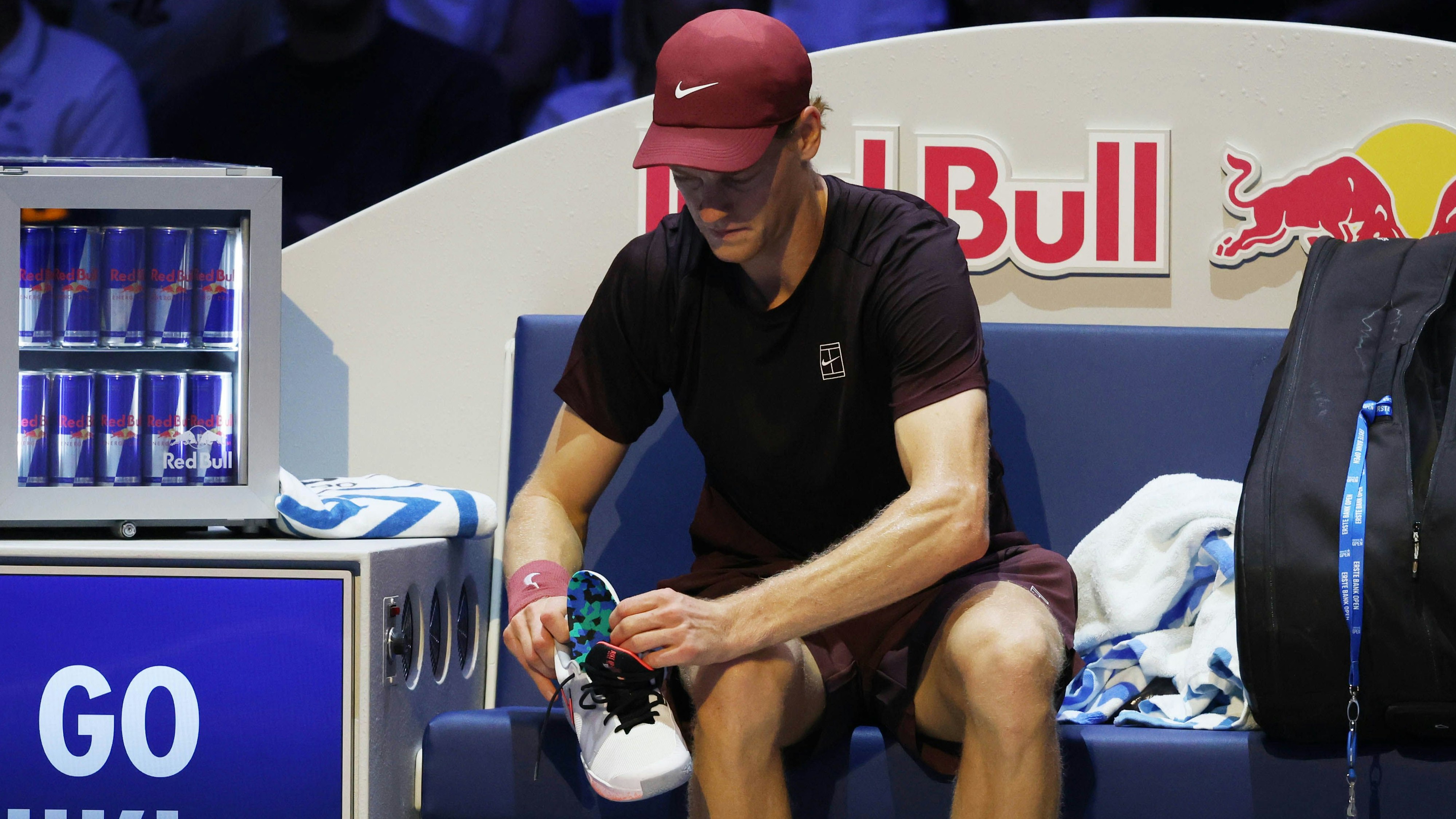 Heute.at - Auch Schuh-Panne stoppt Sinner in Stadthalle nicht