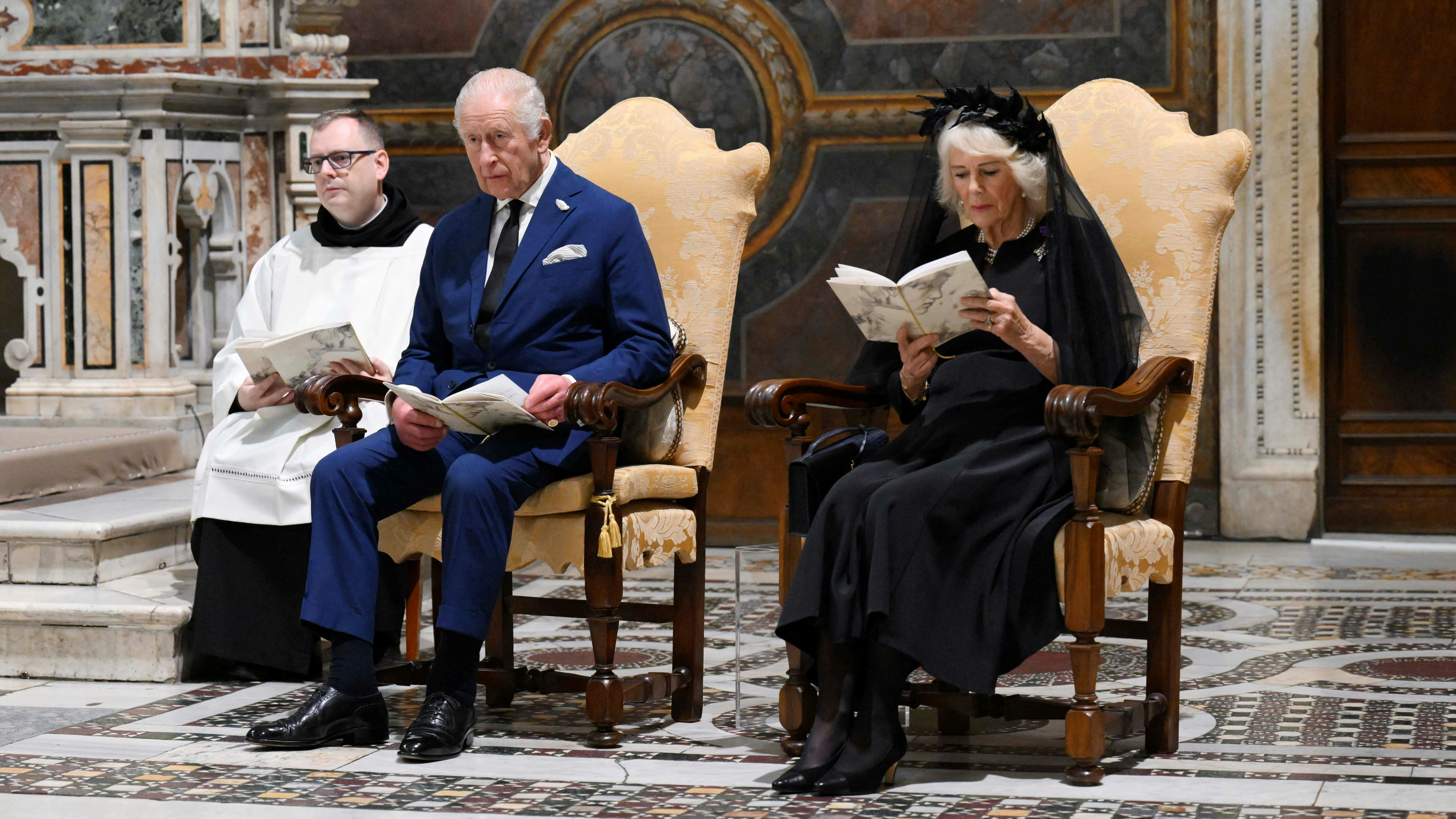 Heute.at - Historisches Gebet von König Charles mit Papst Leo