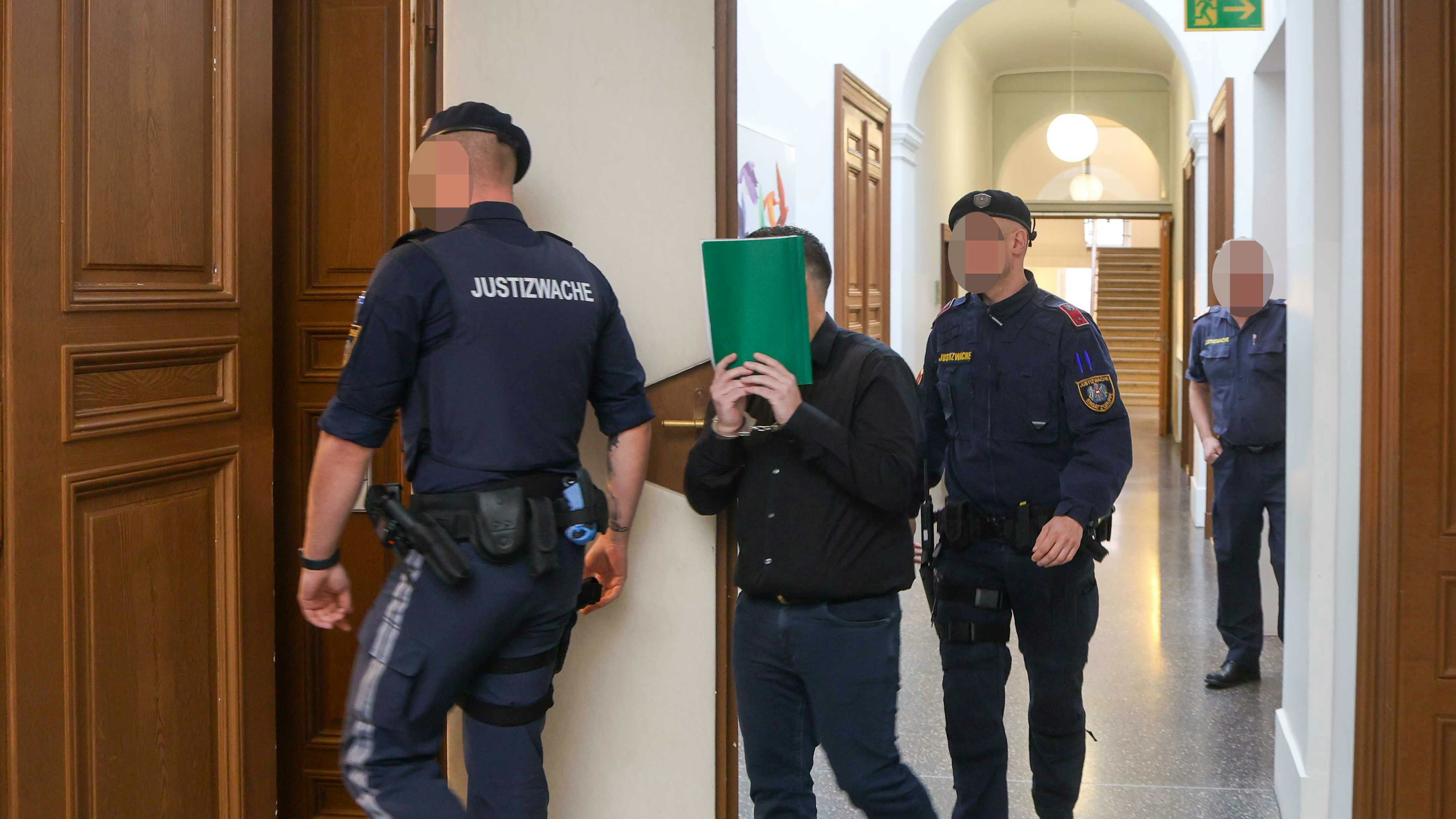 Heute.at - Mit 19-Zentimeter-Messer getötet – Video zeigt die Tat