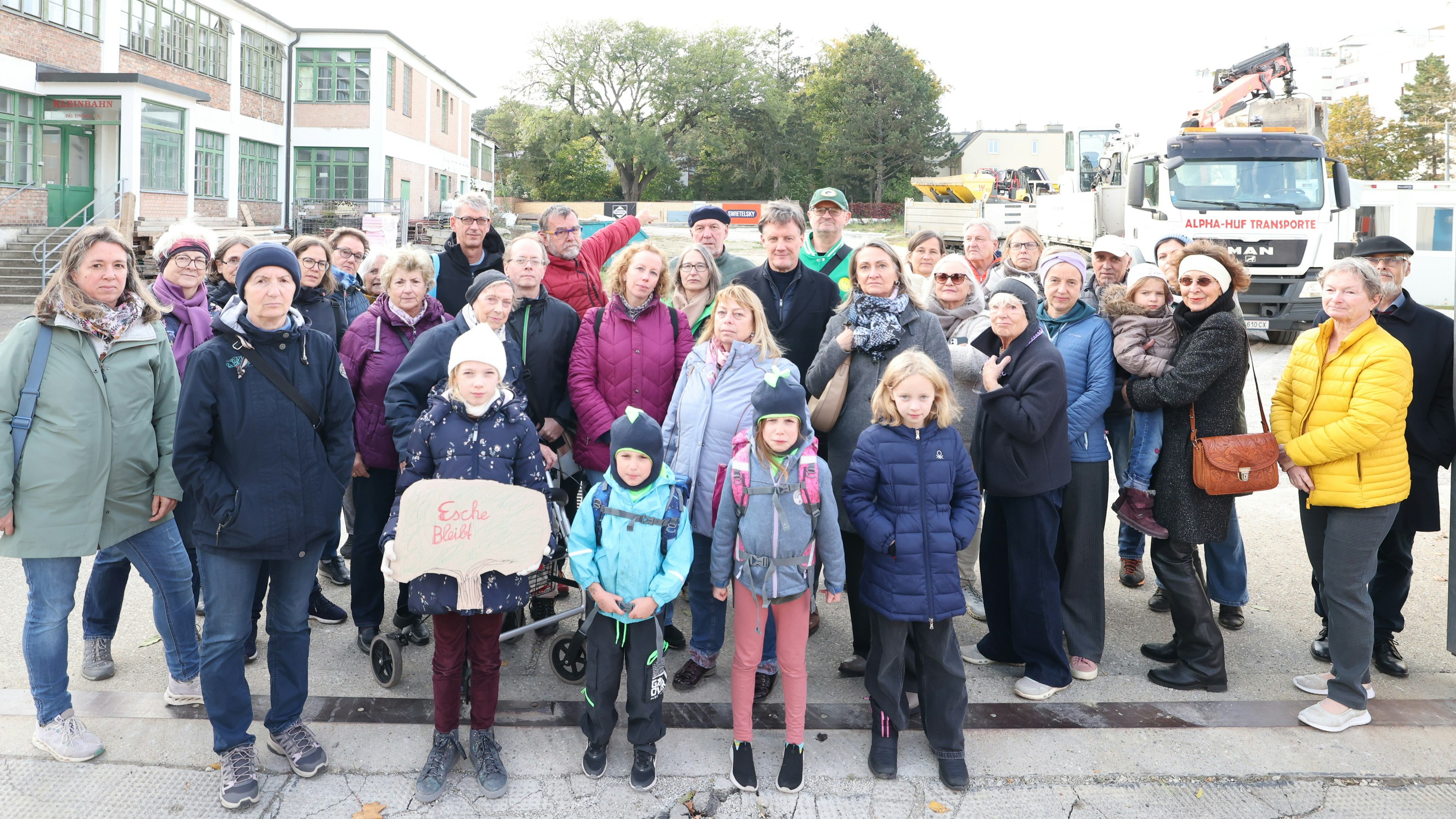 250 Jahre alte Esche in Gefahr – Anrainer protestieren