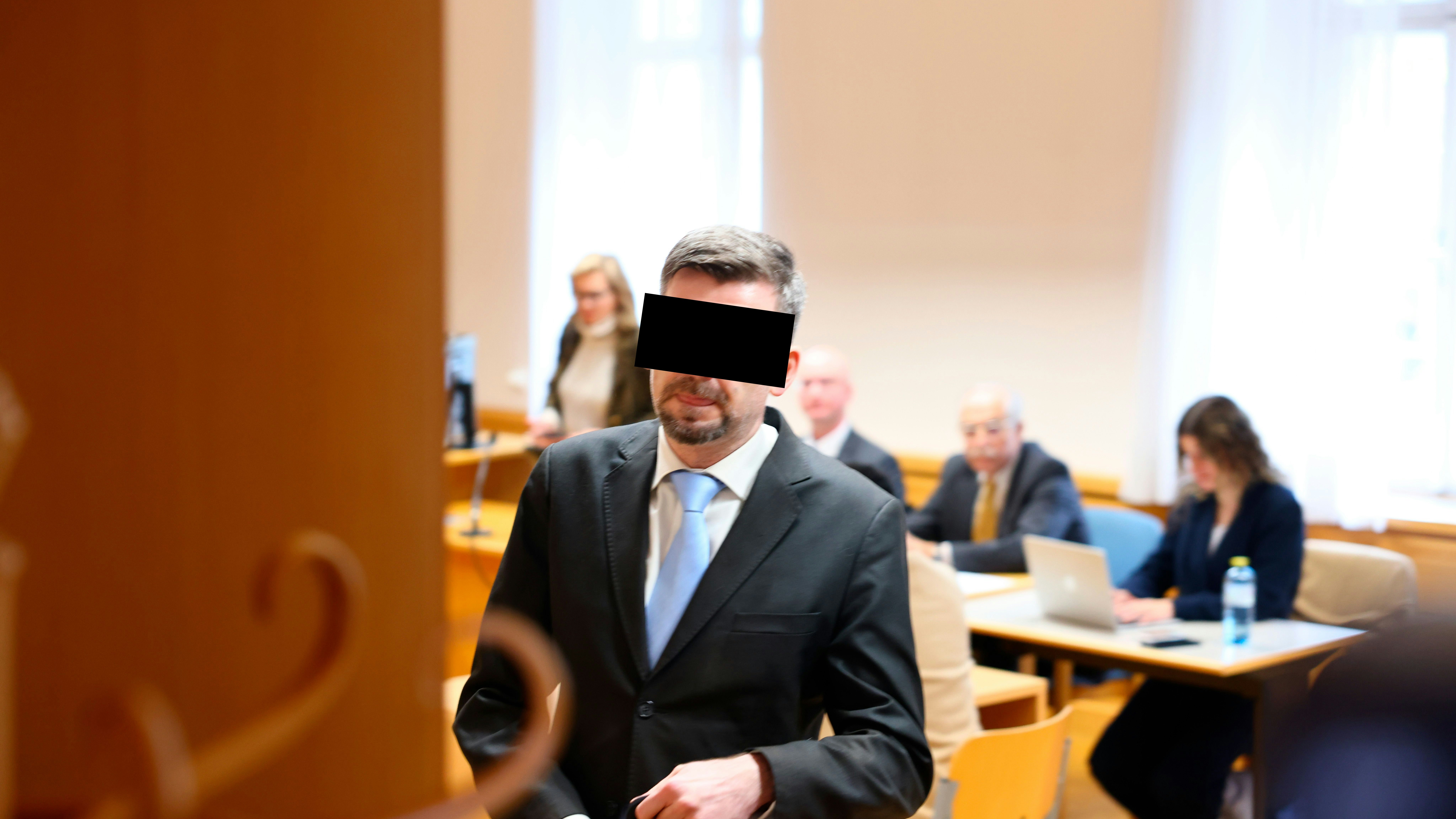 Heute.at - Drogenpfarrer kochte Meth aus Liebe – Urteil nun da