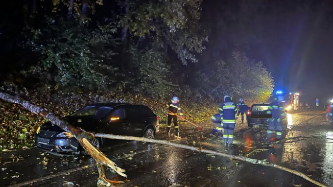 Heute.at - Sturm, Sirenenalarm – Tausende Haushalte im Dunkeln