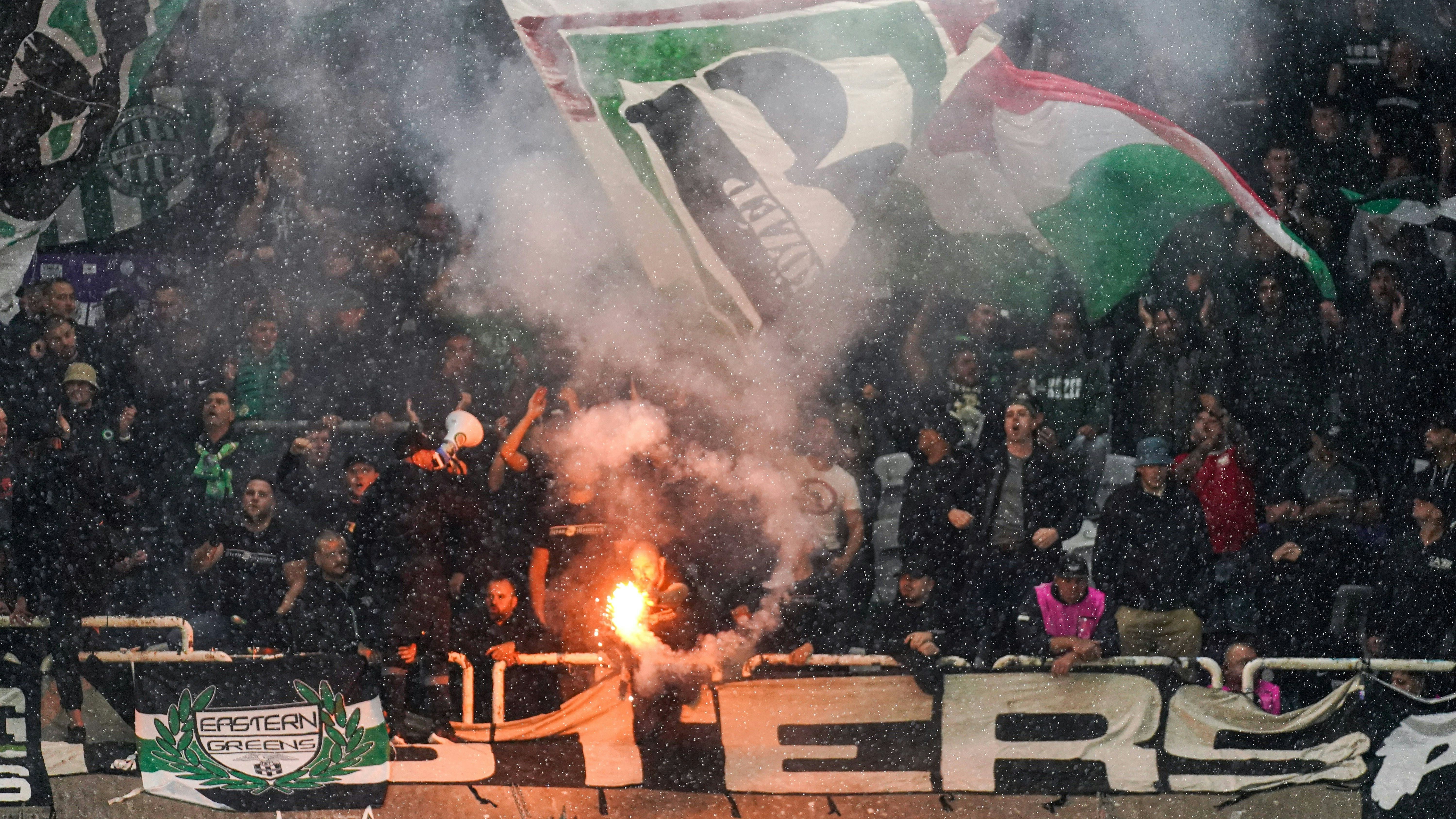 Heute.at - Polizei stürmt Fan-Zug nach Salzburg, Minister tobt