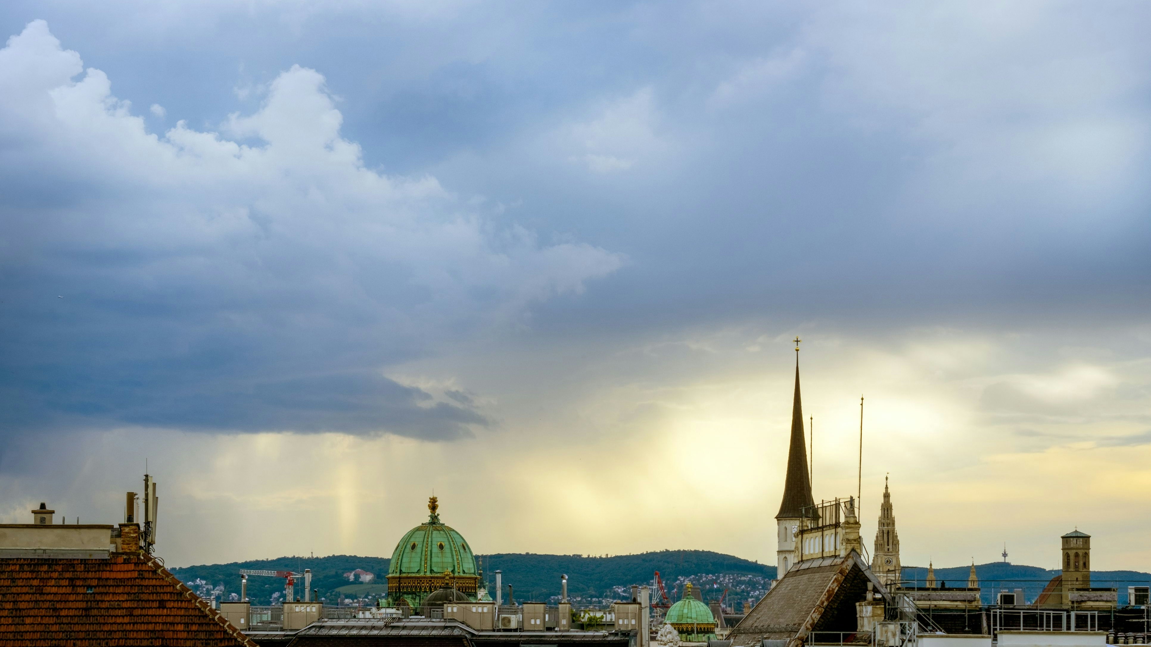 Heute.at - Warnstufe ROT! Heftiger Sturm wütet jetzt in Wien