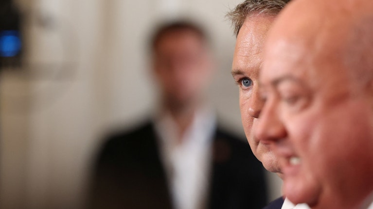 Ab sofort ist das Mediensterben keine abstrakte Prognose mehr, sondern Gegenwart. Es betrifft keine KI, sondern echte Menschen. Warum lügen jetzt nicht weiterhilft. Was Medien und Autos gemeinsam haben. Was Verlage von Skiliften lernen können. Und von Bauern.