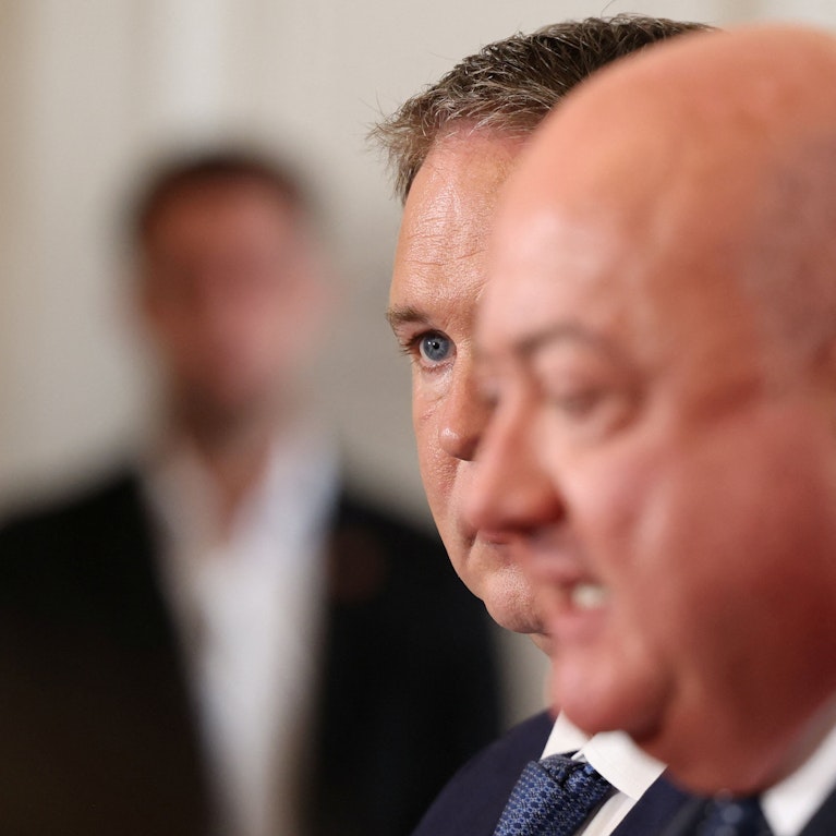 Ab sofort ist das Mediensterben keine abstrakte Prognose mehr, sondern Gegenwart. Es betrifft keine KI, sondern echte Menschen. Warum lügen jetzt nicht weiterhilft. Was Medien und Autos gemeinsam haben. Was Verlage von Skiliften lernen können. Und von Bauern.