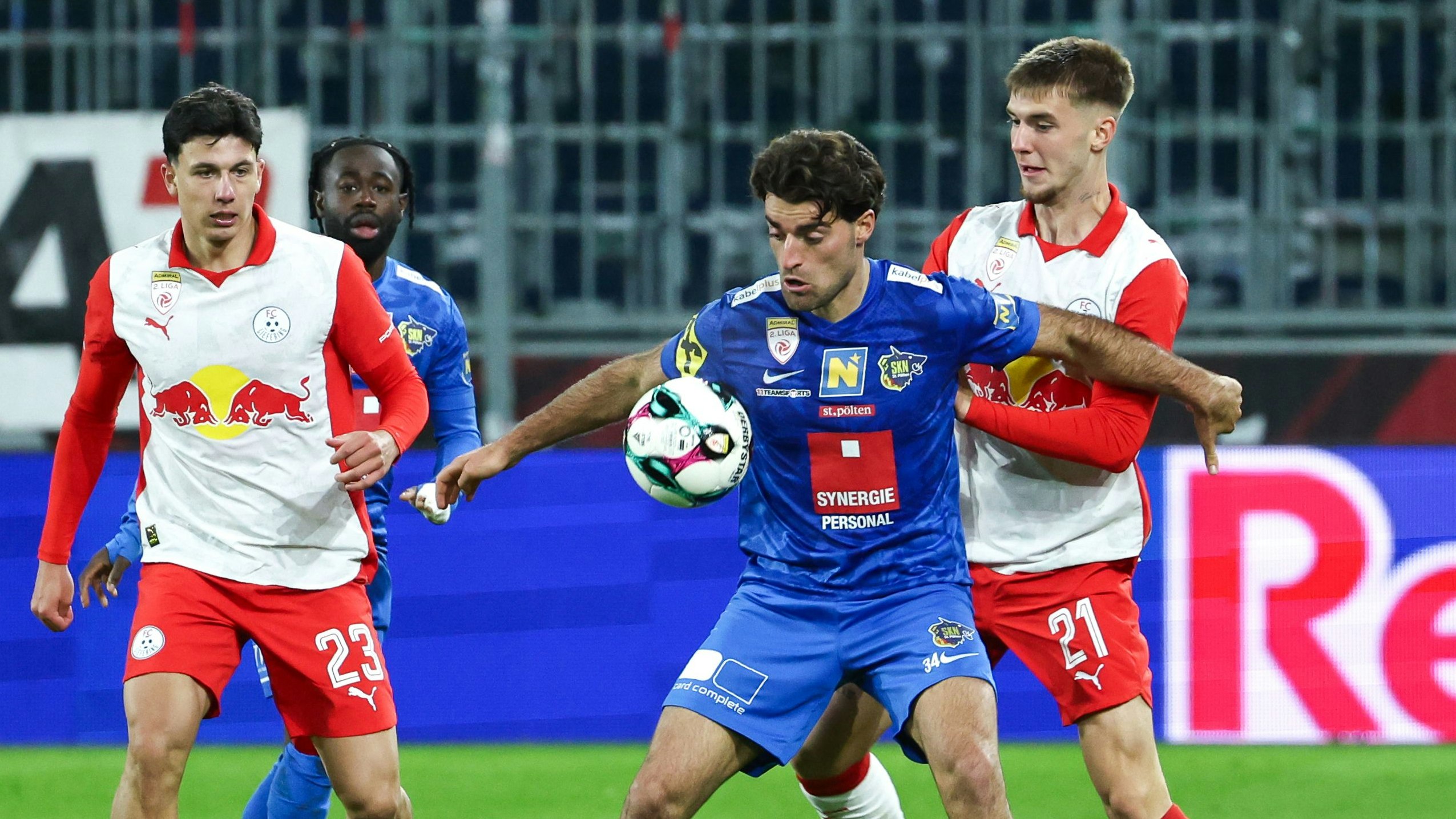 Tabellenführer St. Pölten kassiert die erste Niederlage in der 2. Liga. 