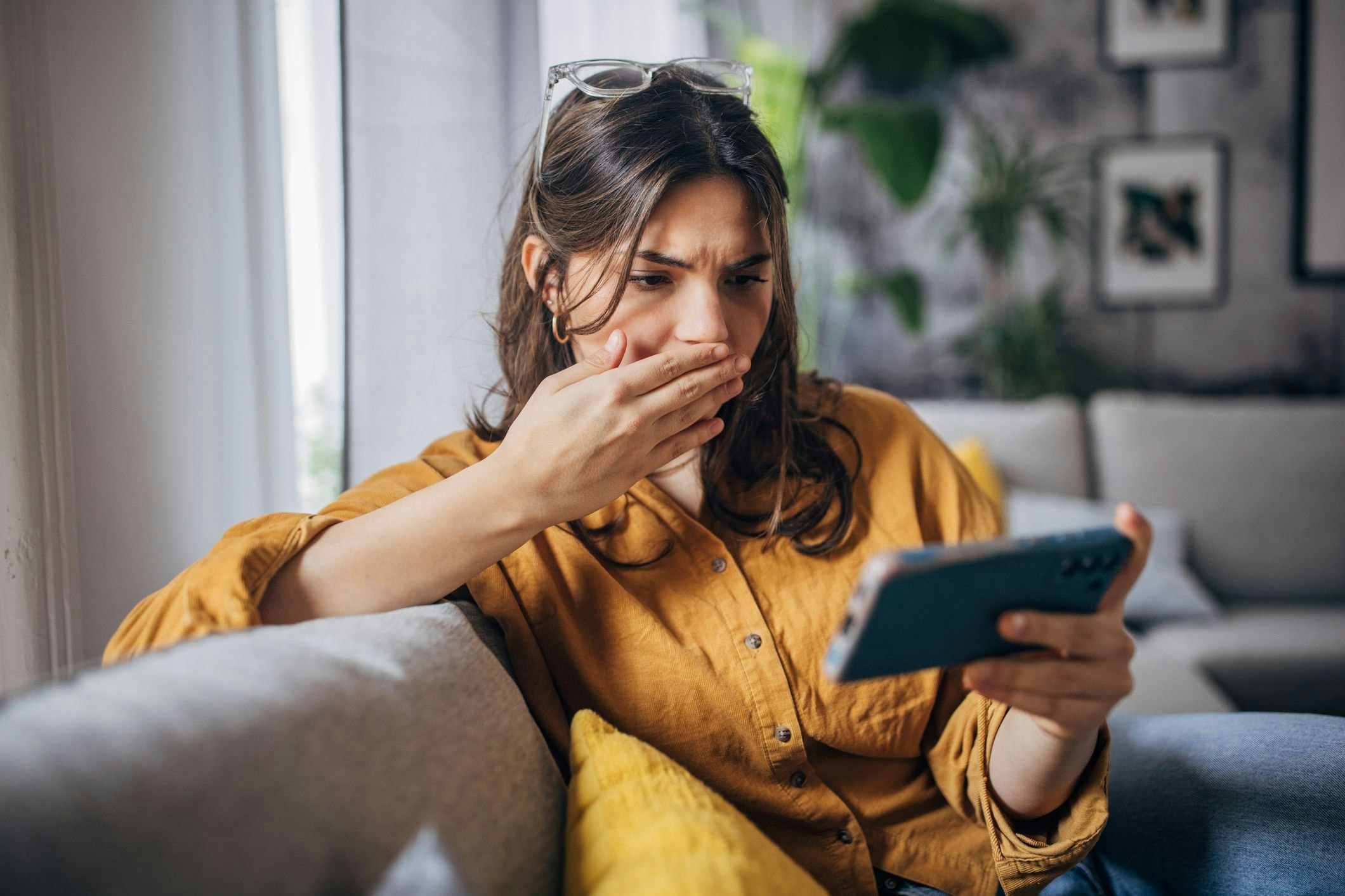 Sexuelle Belästigung im Internet, ob durch anzügliche Texte  oder eindeutige Bilder, wird von vielen Männern als "Kavaliersdelikt" gesehen