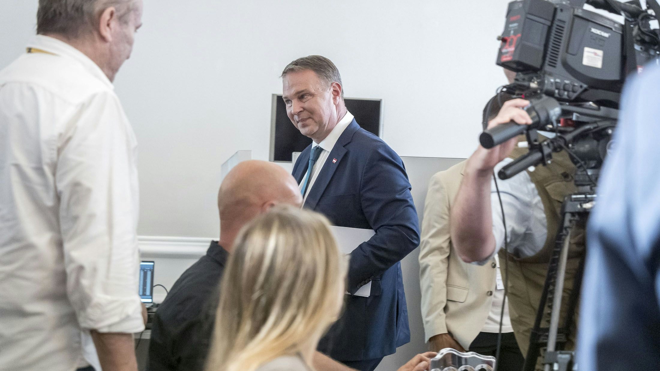 ... die Umfragen für die SPÖ sind auch nicht berauschend, aber ab jetzt mache ich sie auf SPÖ eins selber ...