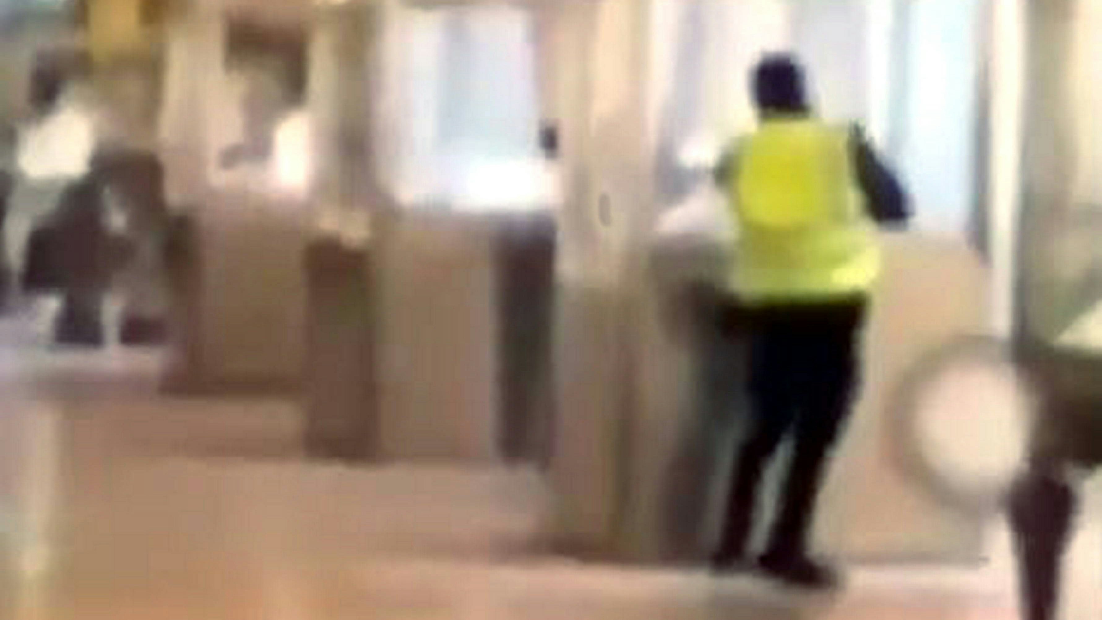 Heute.at - Juwelen-Coup im Louvre – Spur führt zu Mitarbeiter