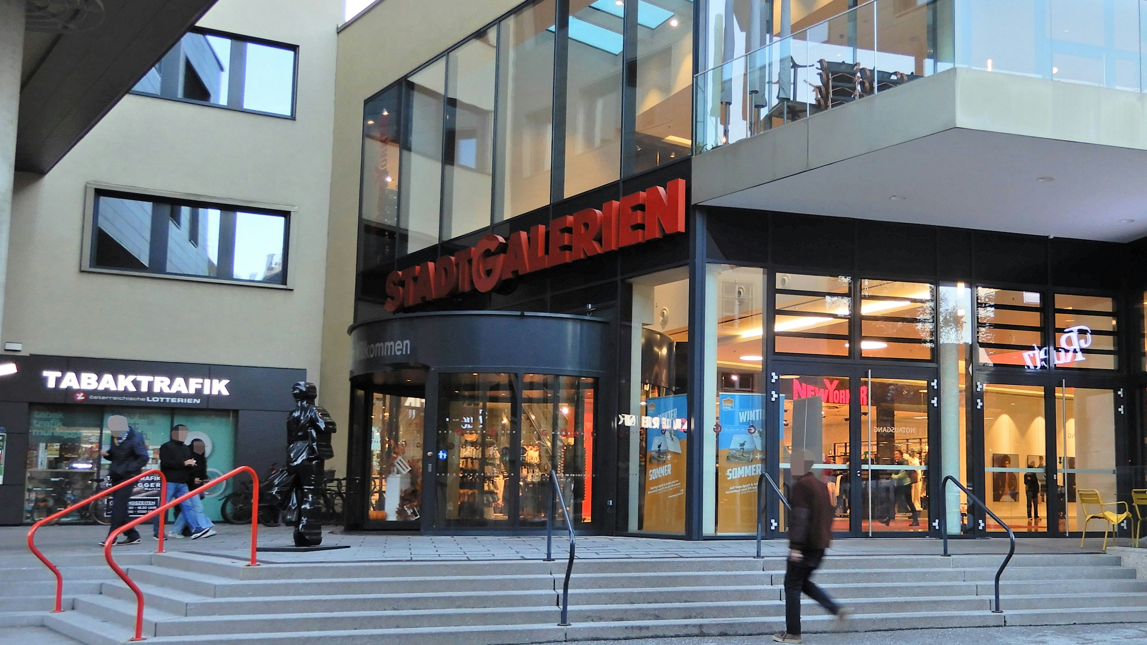 Heute.at - Brutaler Raub! Teenager prügelt auf Schüler (15) ein