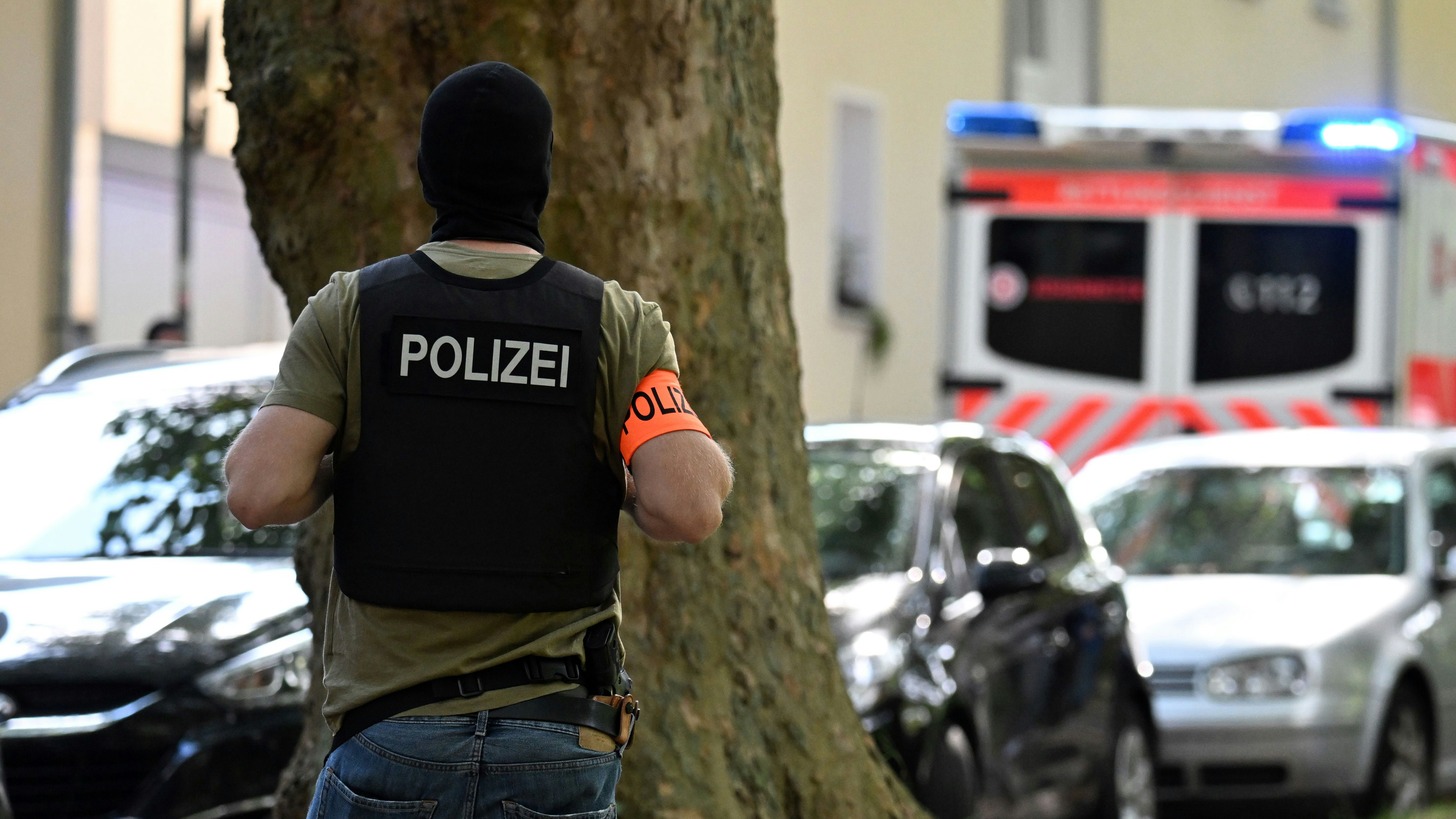 Heute.at - Pistole gegen Messer – zwei Verletzte bei Straßengewalt