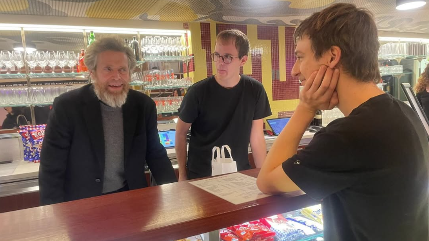 Heute.at - Oscar-Star Willem Dafoe überrascht bei Viennale in Wien