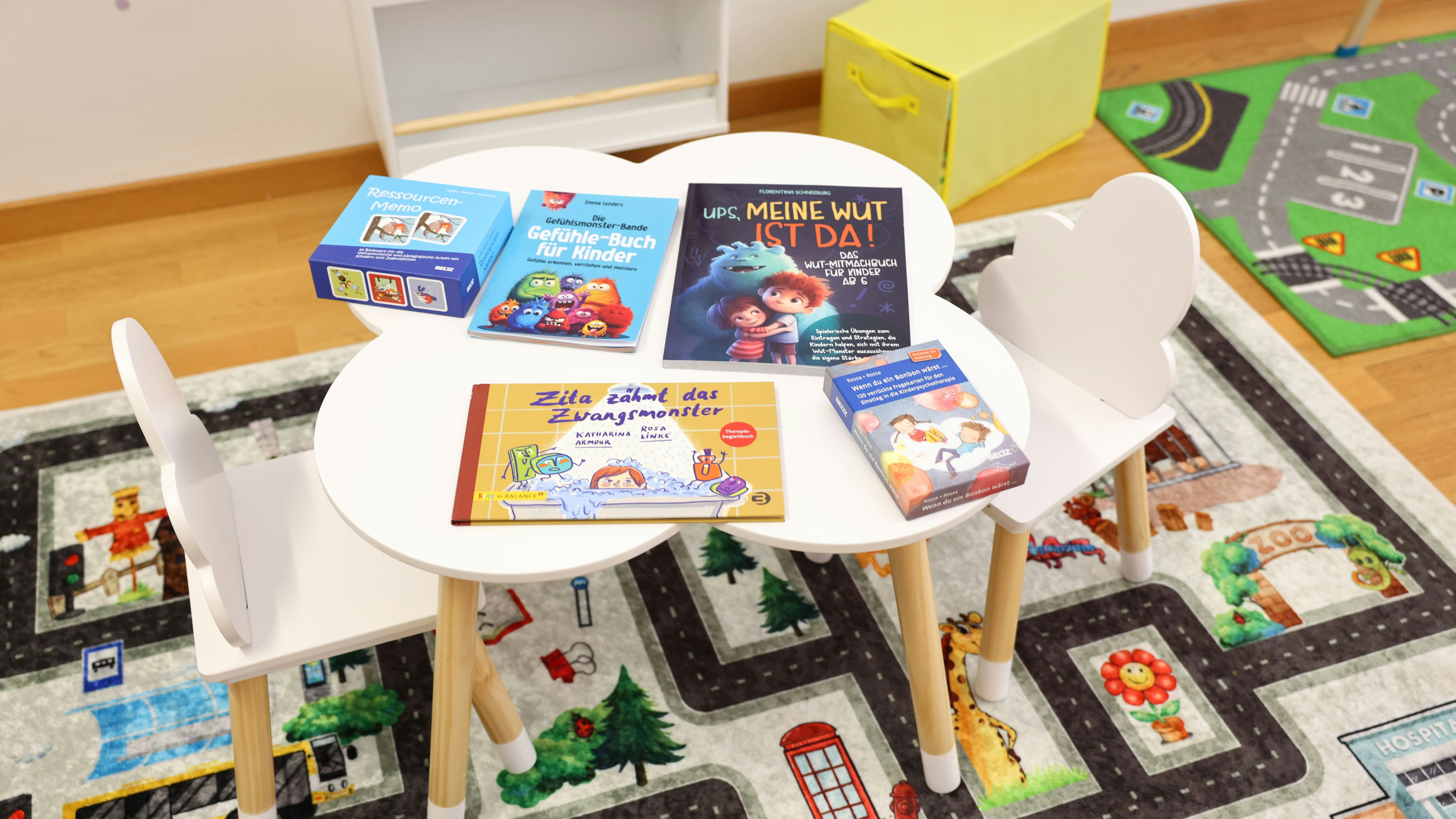In dem Therapieraum sollen Kinder sich wohlfühlen – das fängt schon bei der Einrichtung an.