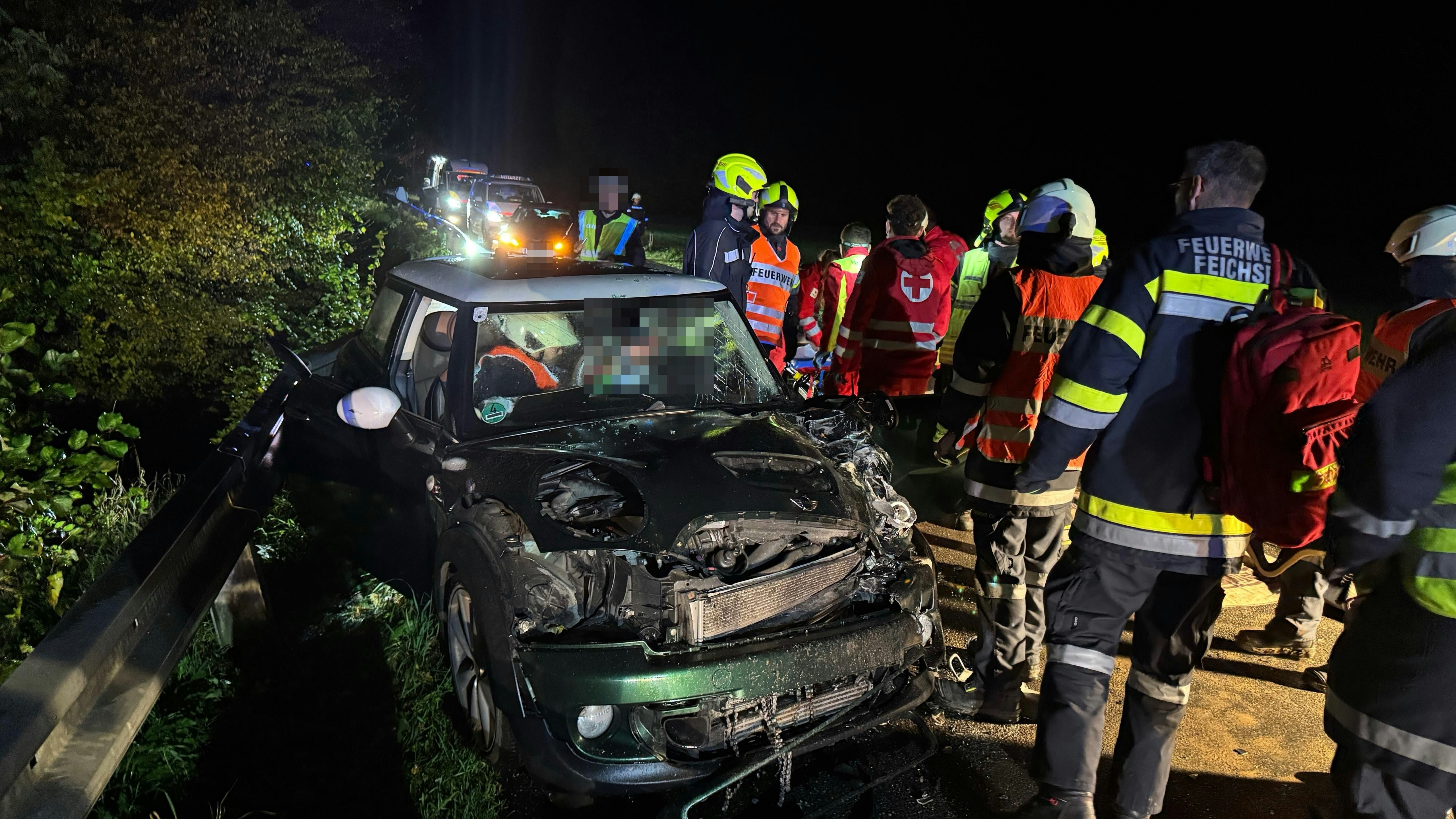 Heute.at - Schwerer Frontalcrash bei Purgstall – Heli-Einsatz