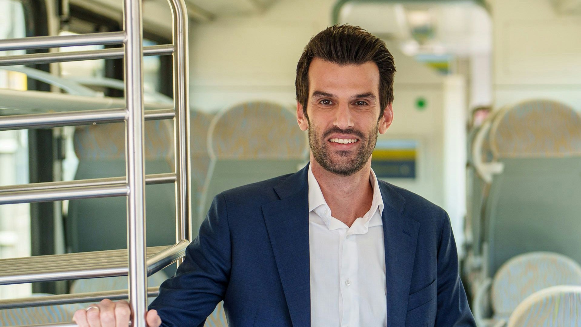 Auch Landesvize und Verkehrslandesrat Udo Landbauer zeigt sich vom Sieg begeistert.