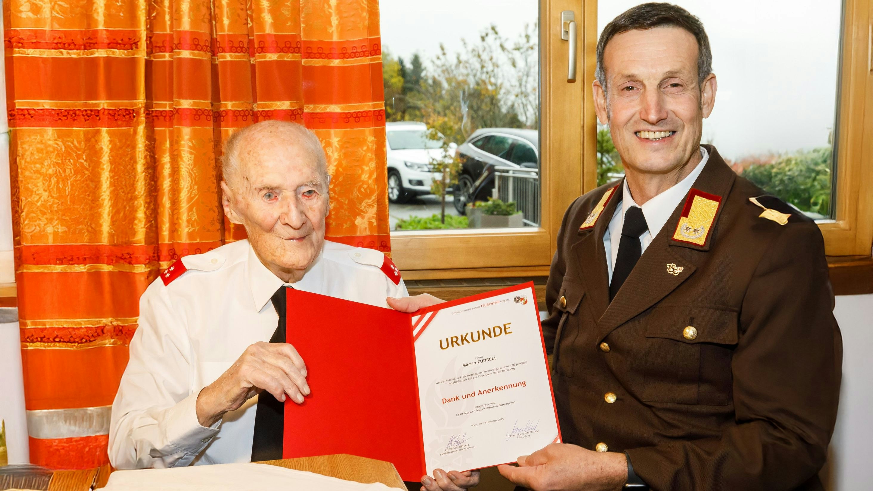 Heute.at - 89 Jahre im Dienst! Österreichs ältester Feuerwehrmann