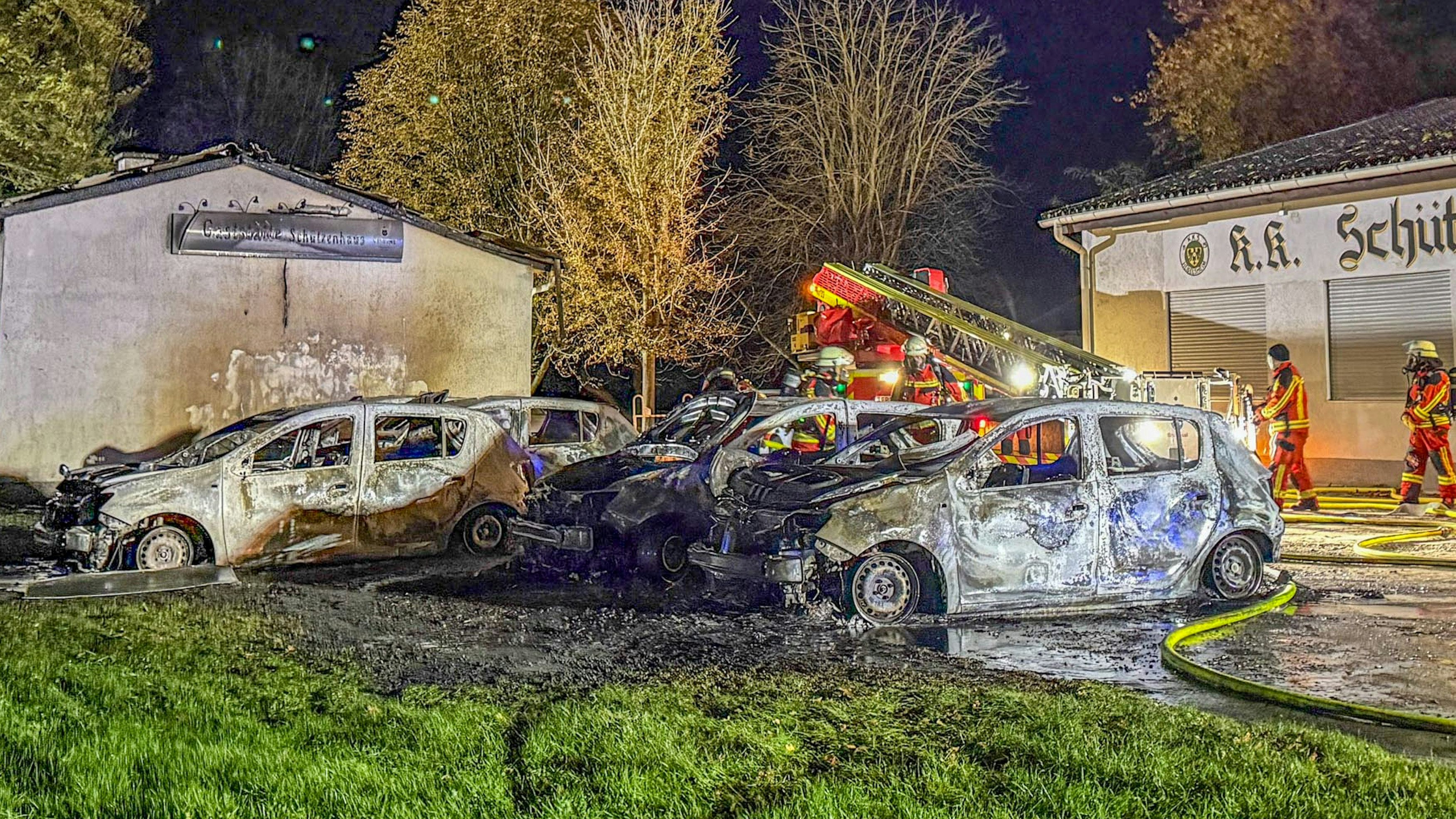 Heute.at - Autos in Flammen – Feuerteufel treibt sein Unwesen