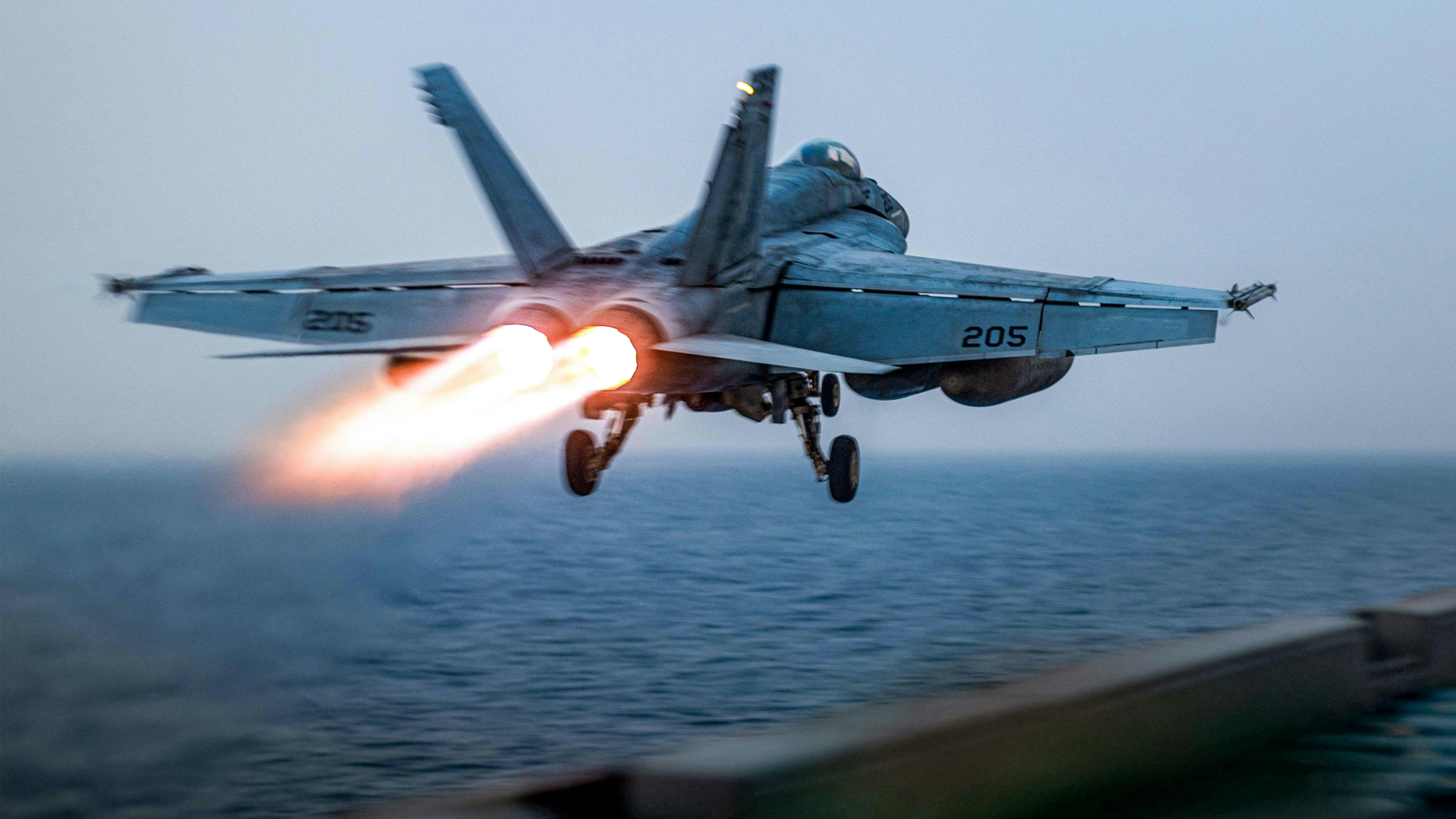 Heute.at - US-Kampfjet und Heli im Südchinesischen Meer abgestürzt