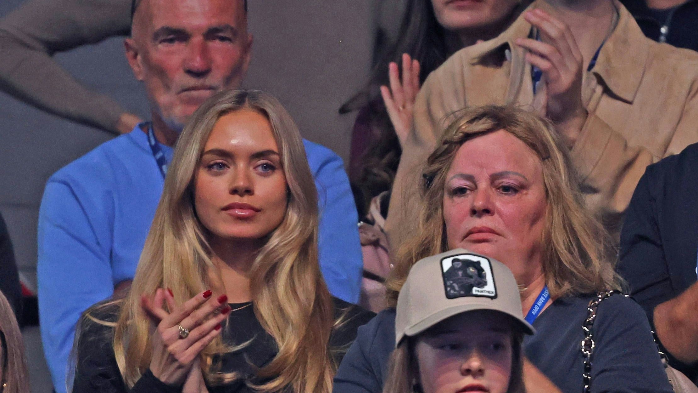 Laila Hasanovic in Wien neben Jannik Sinners Mutter Siglinde.