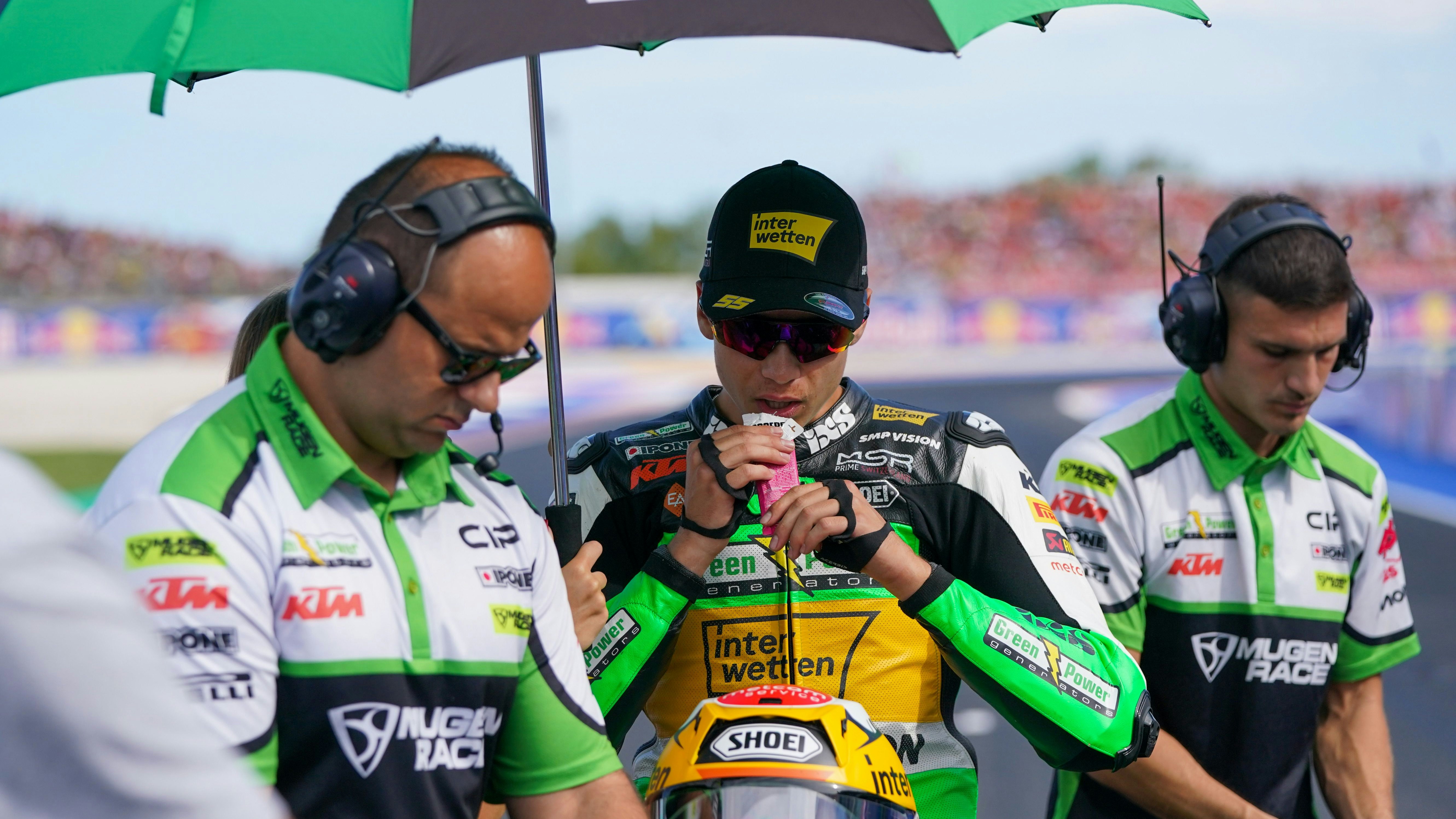 Heute.at - Pilot nach Herzstillständen jetzt künstlich beatmet