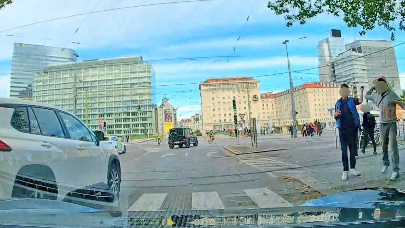 Heute.at - Porsche-Fahrer in Wiener City von Teenies attackiert