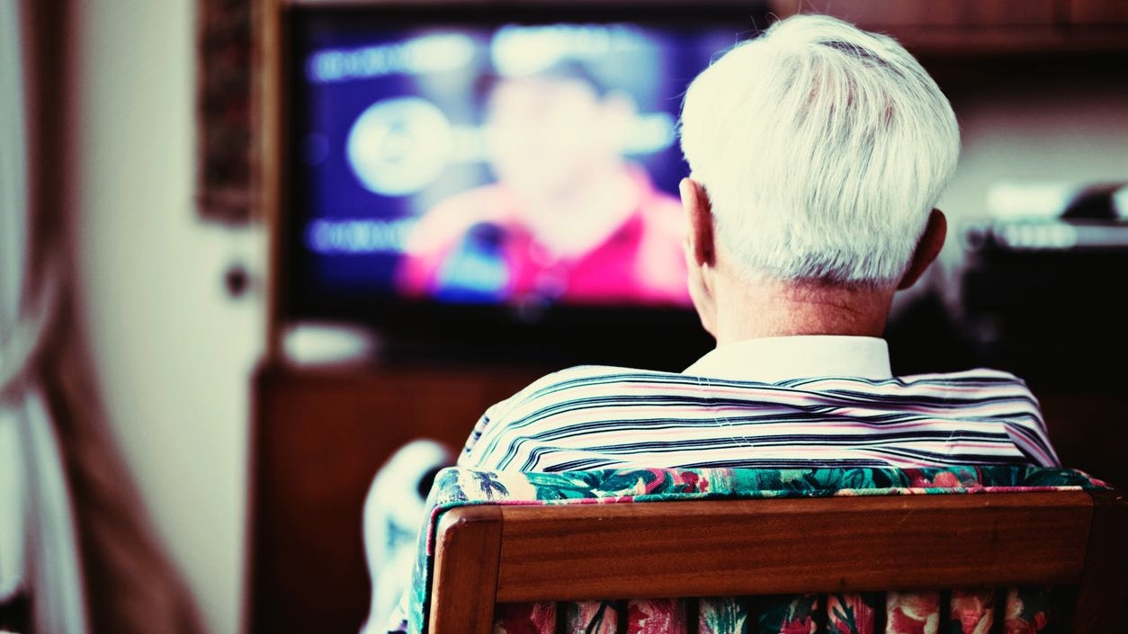 Über 75-Jährige in Großbritannien nutzen täglich mehr als fünfeinhalb Stunden ihren Fernseher