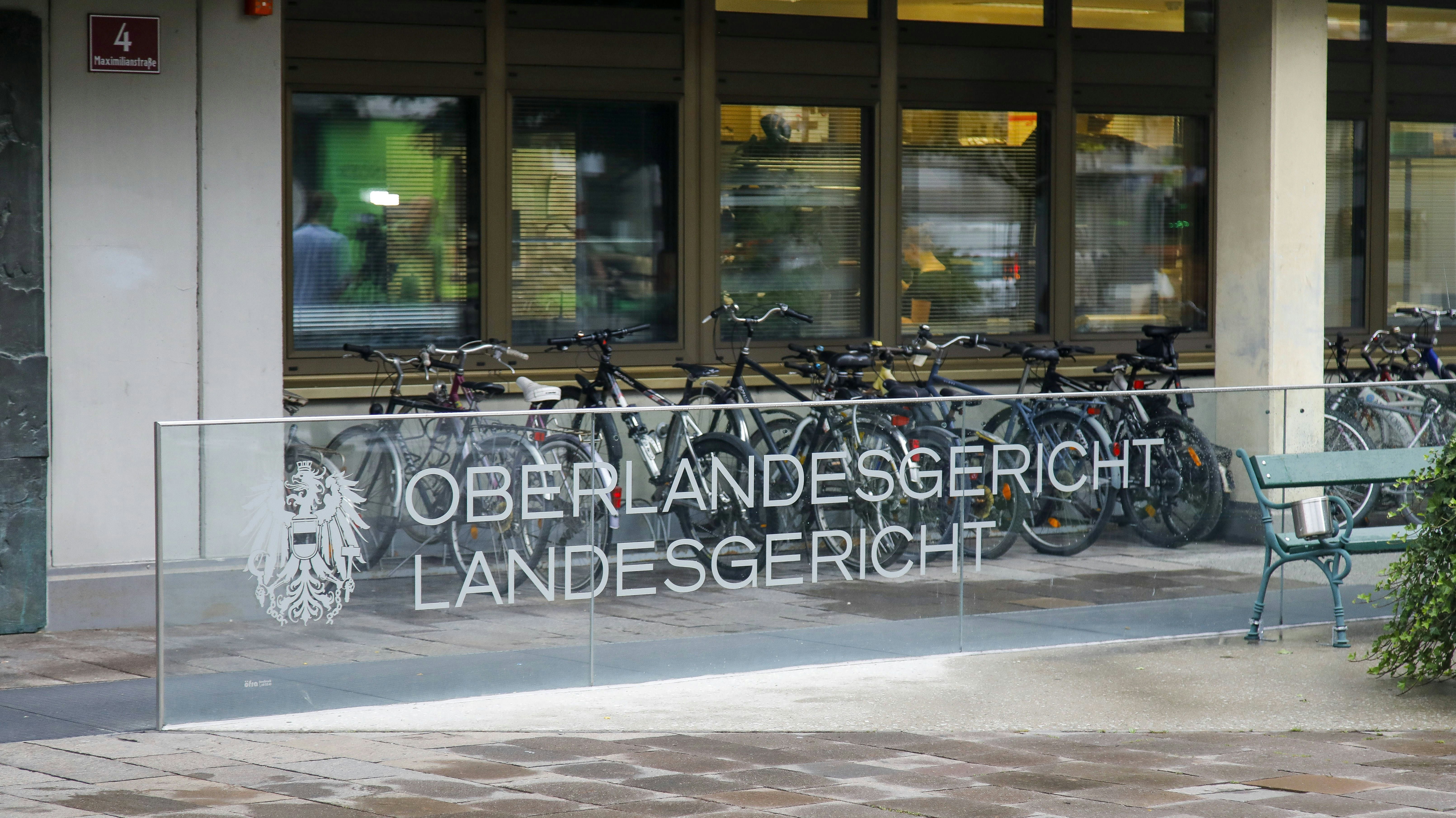 Heute.at - Mutter und Sohn ließen Oma 8 Tage am Boden liegen – tot