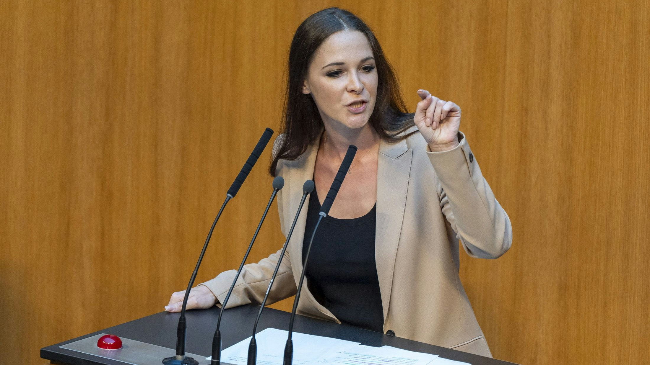 Schuch-Gubik: "Gerade einmal 74 Live-Zuschauer waren bei der Premiere dabei – das ist nicht nur peinlich, das ist ein absoluter Mega-Flop erster Klasse."