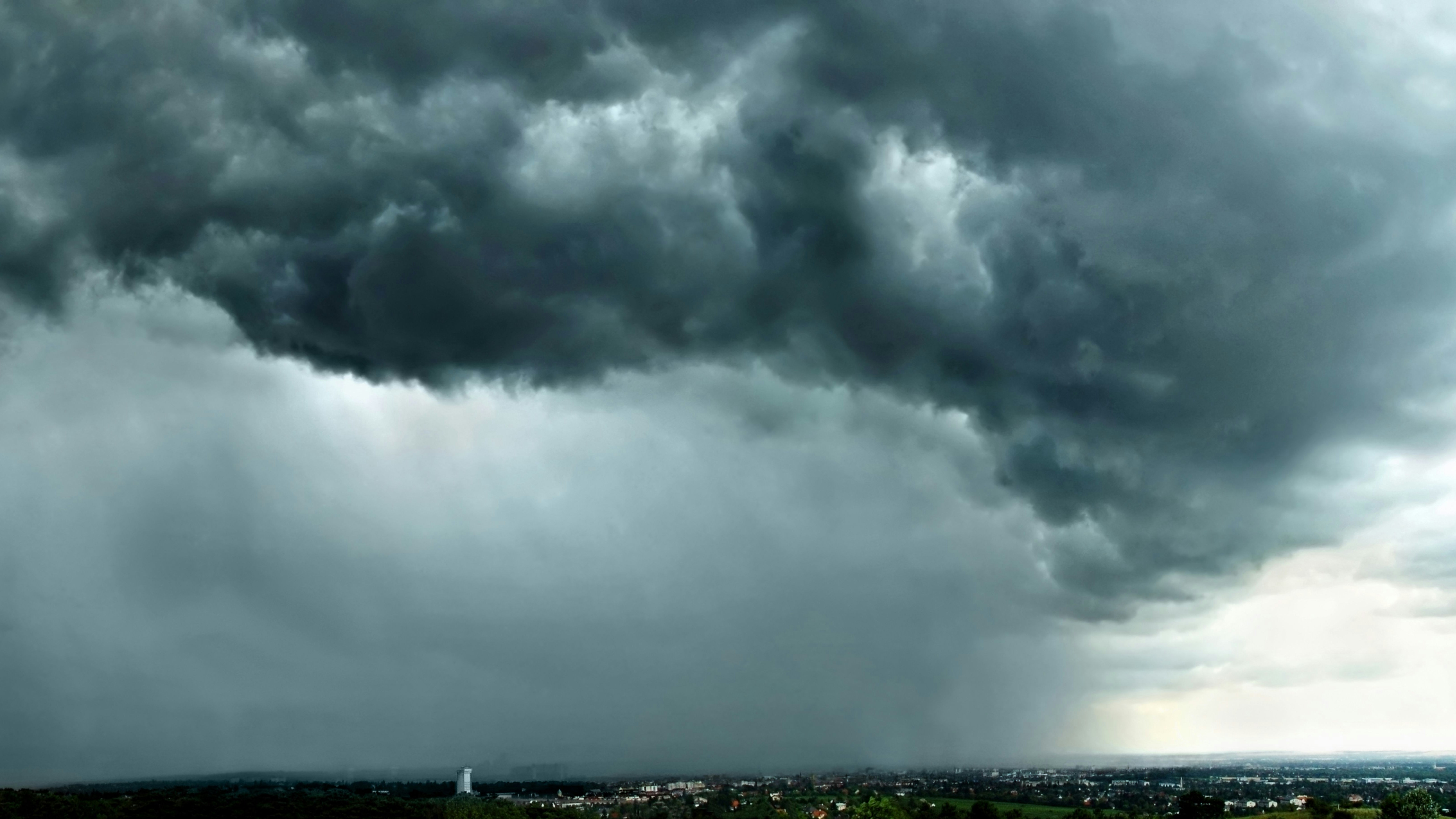 Heute.at - Mehrere Warnungen! Heftiger Sturm fegt über Österreich
