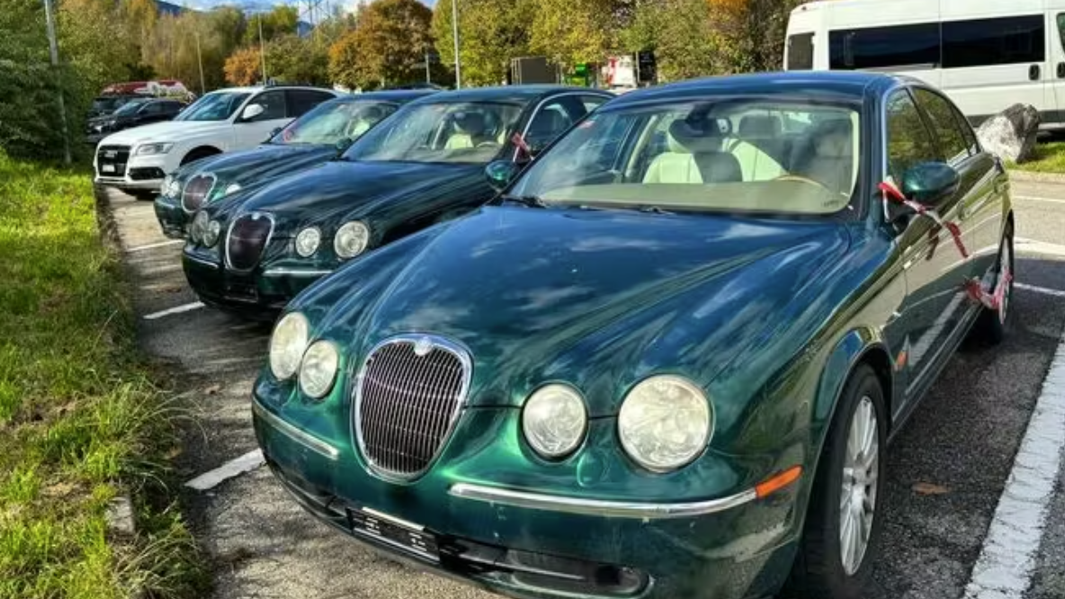 Heute.at - Drei Luxusautos verwahrlosen – Besitzer verschwunden