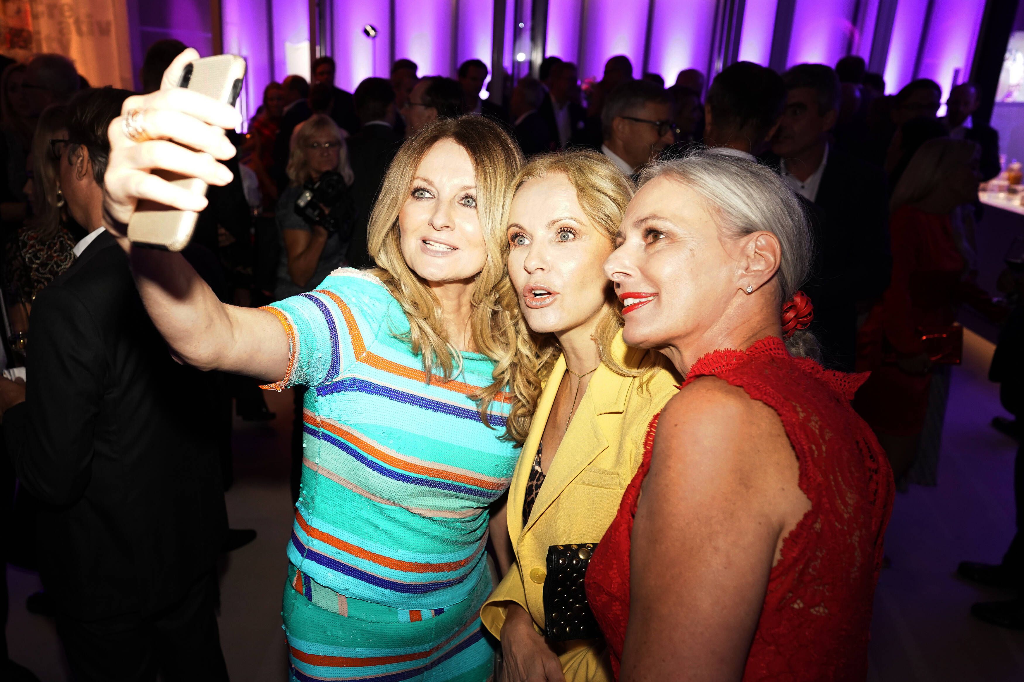 Frauke Ludowig und Katja Burkard und Petra van Bremen bei der Bertelsmann Party 2019.