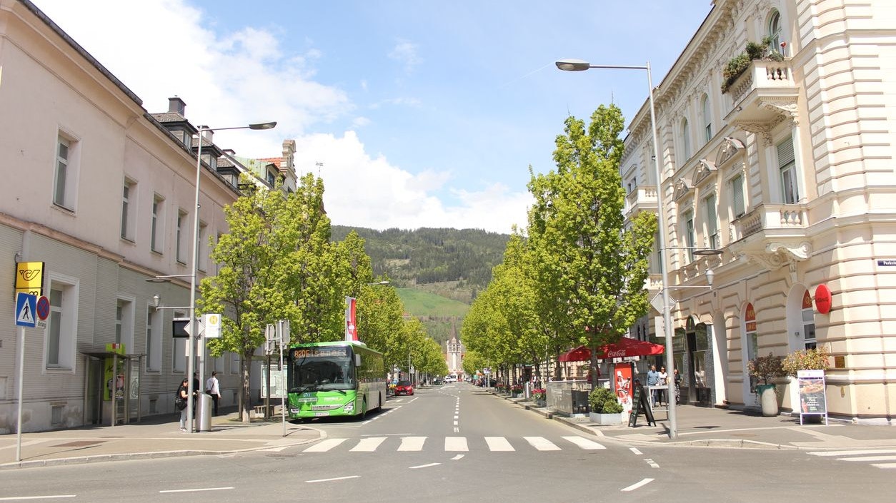 Heute.at - Frau im Bus getreten und angespuckt – niemand reagiert