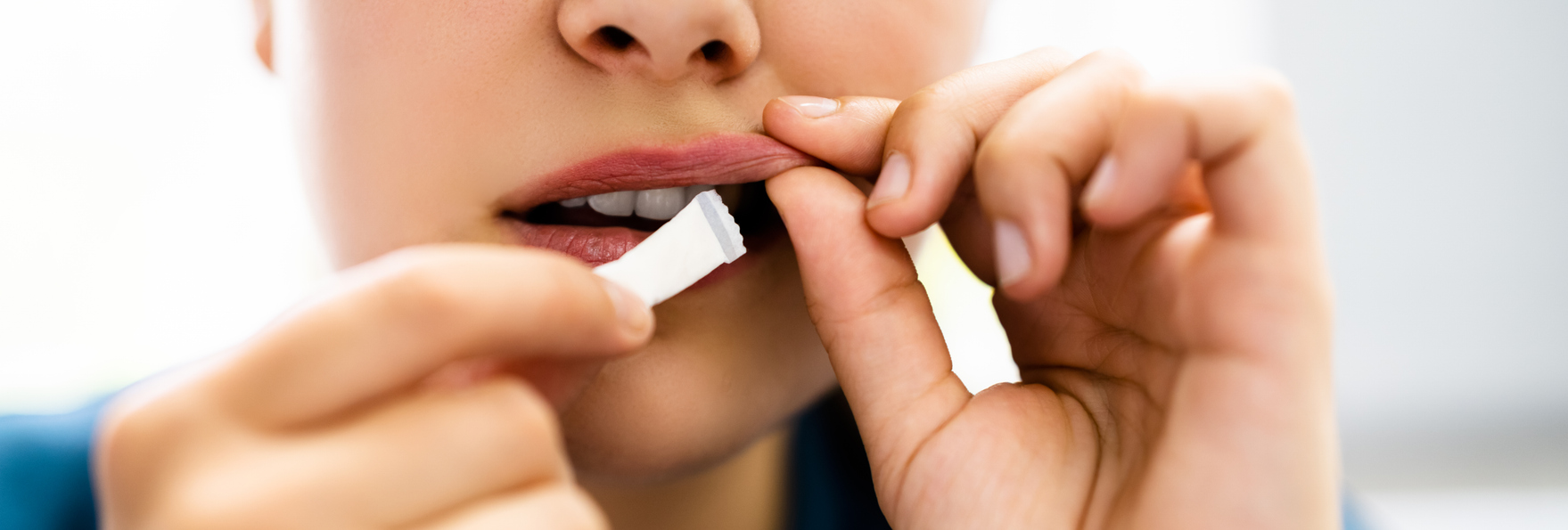 Statt zu Zigaretten greifen Junge heute zu Nikotinbeuteln (Bild).